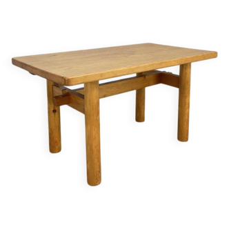 Vintage 1975 pine wood table
