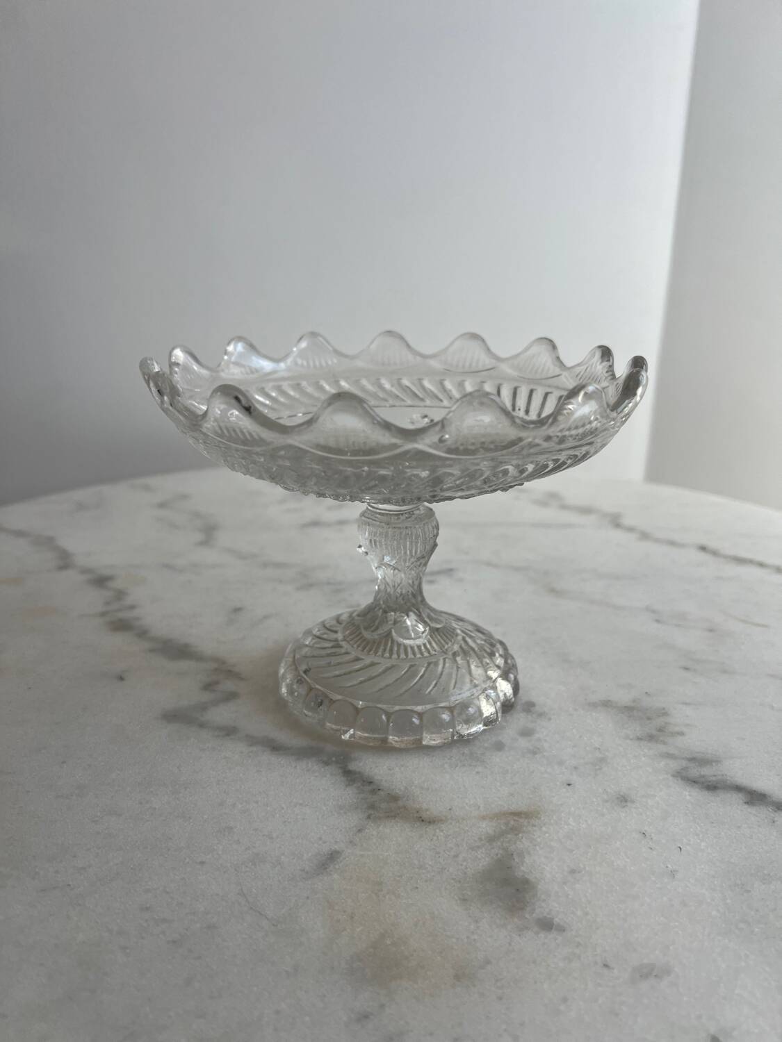 Glass plate with leaf pattern