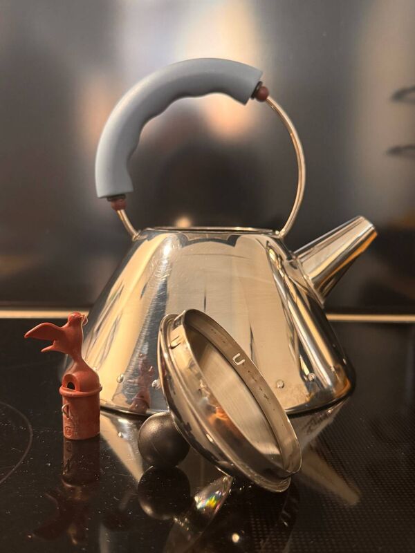 Bouilloire induction Michael Graves pour Alessi