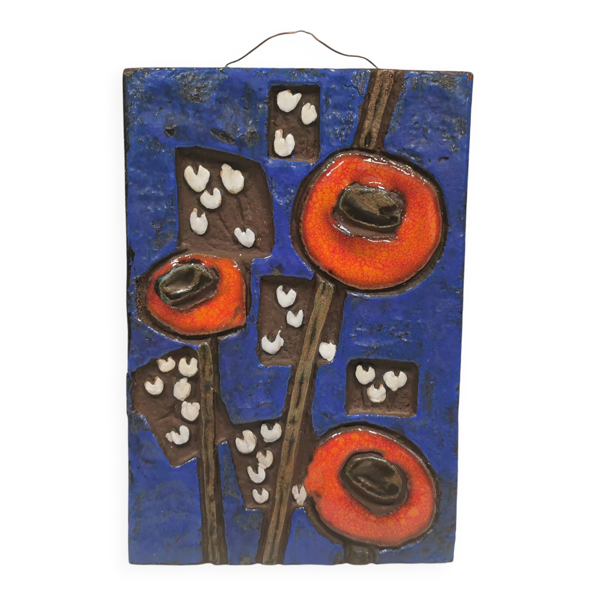 Ceramic relief in attractive blue with a motif of white/red flowers.