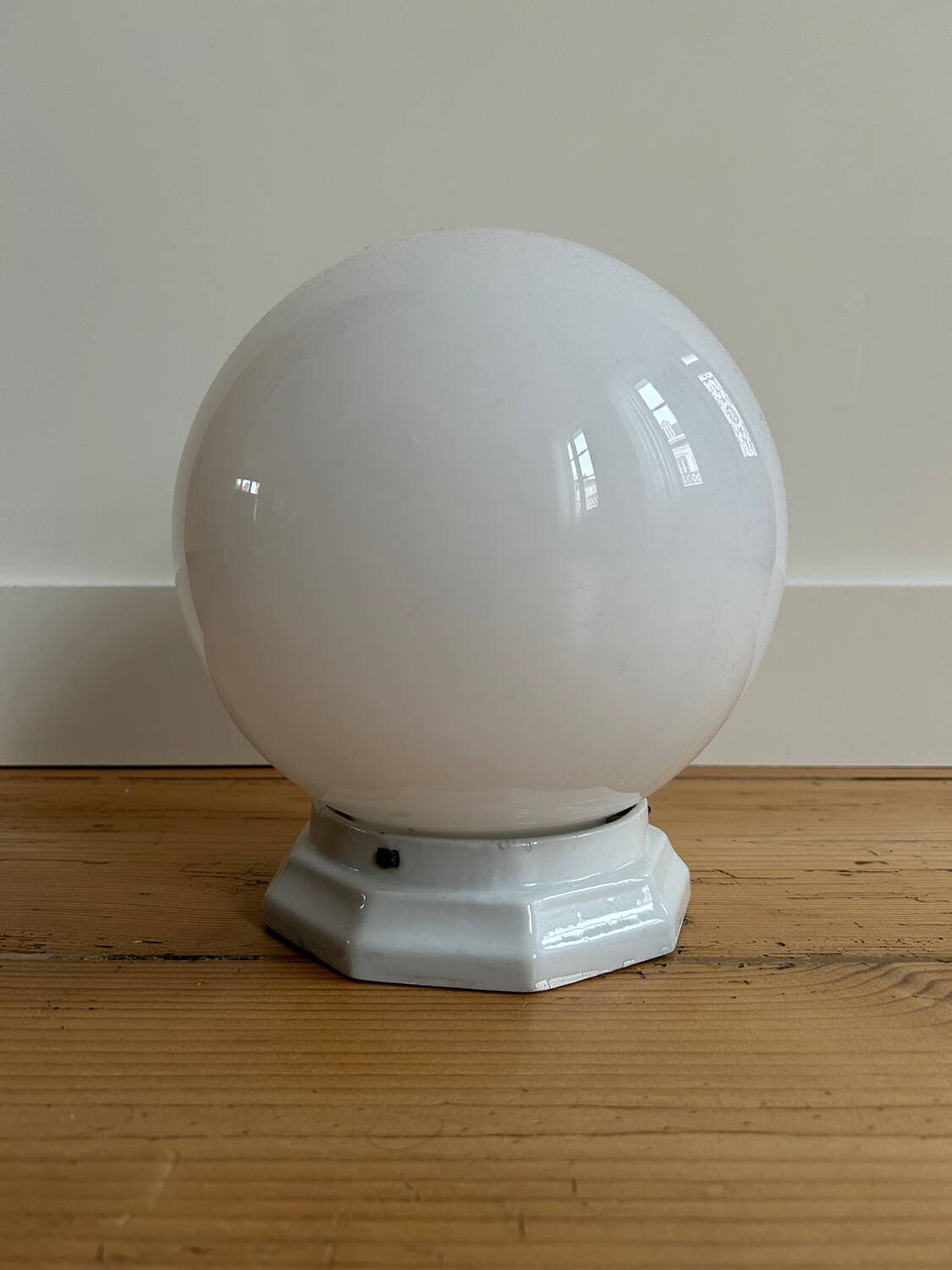 Plafonnier Art Déco en opaline et céramique