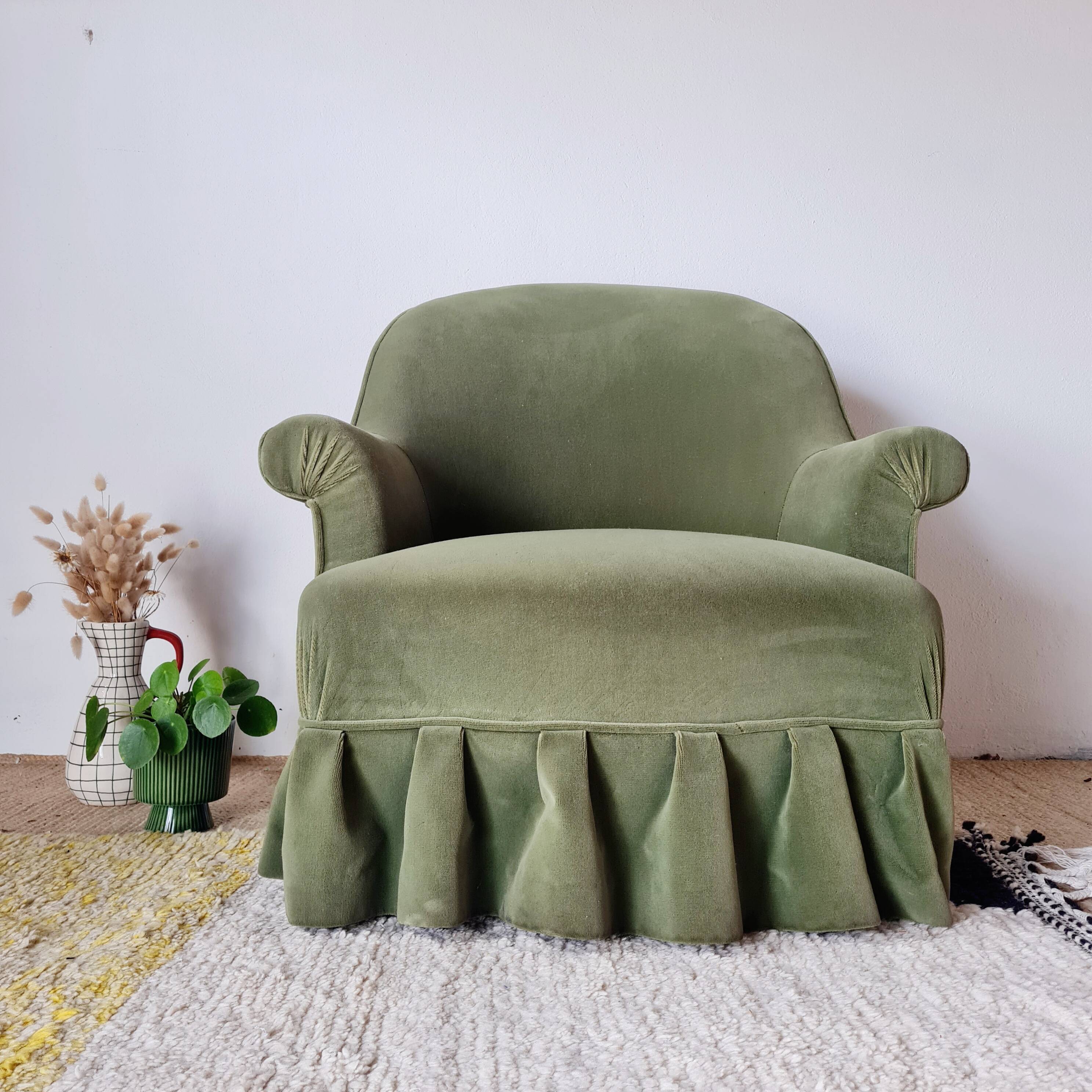 Antique crapaud armchair - green velvet