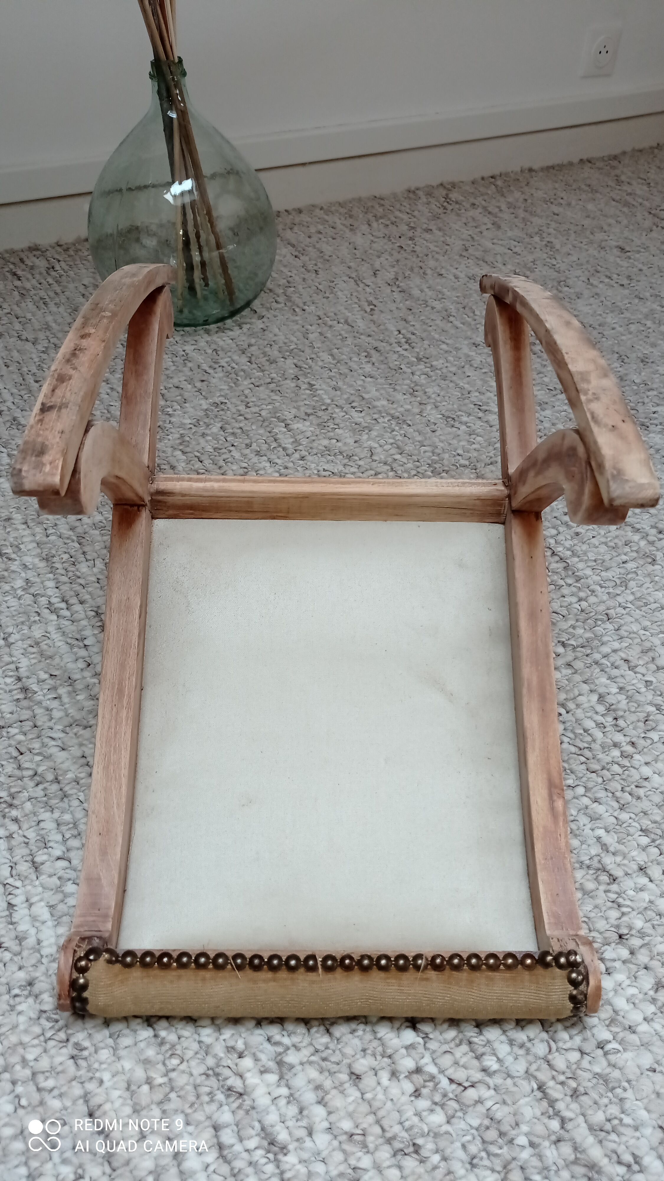 Footrest upholstered in wood