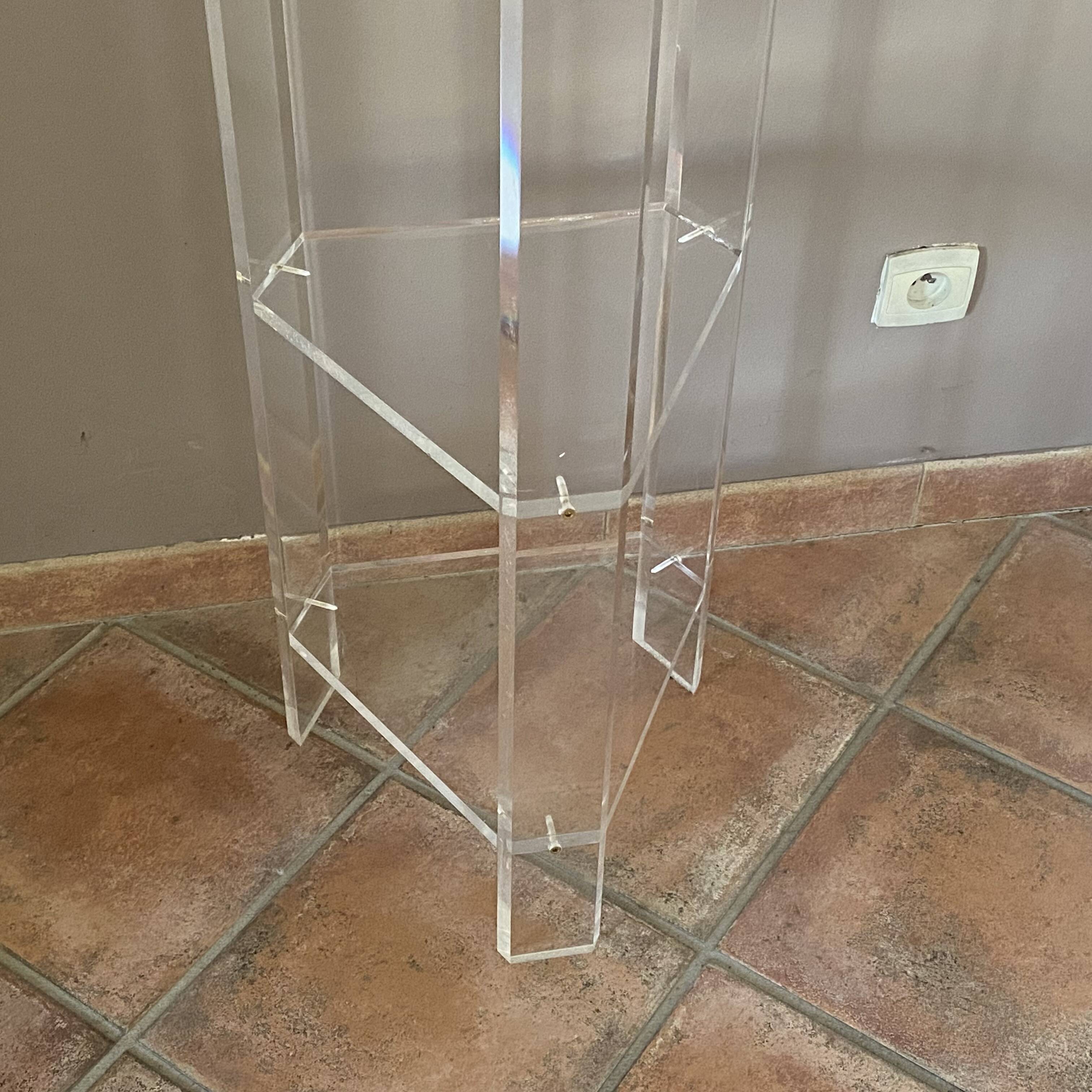 Console David Lange 1980. 90x36x30. Plexiglass.