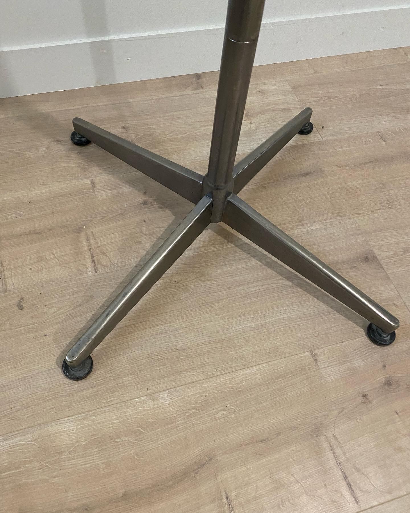 Metal parrot coat rack