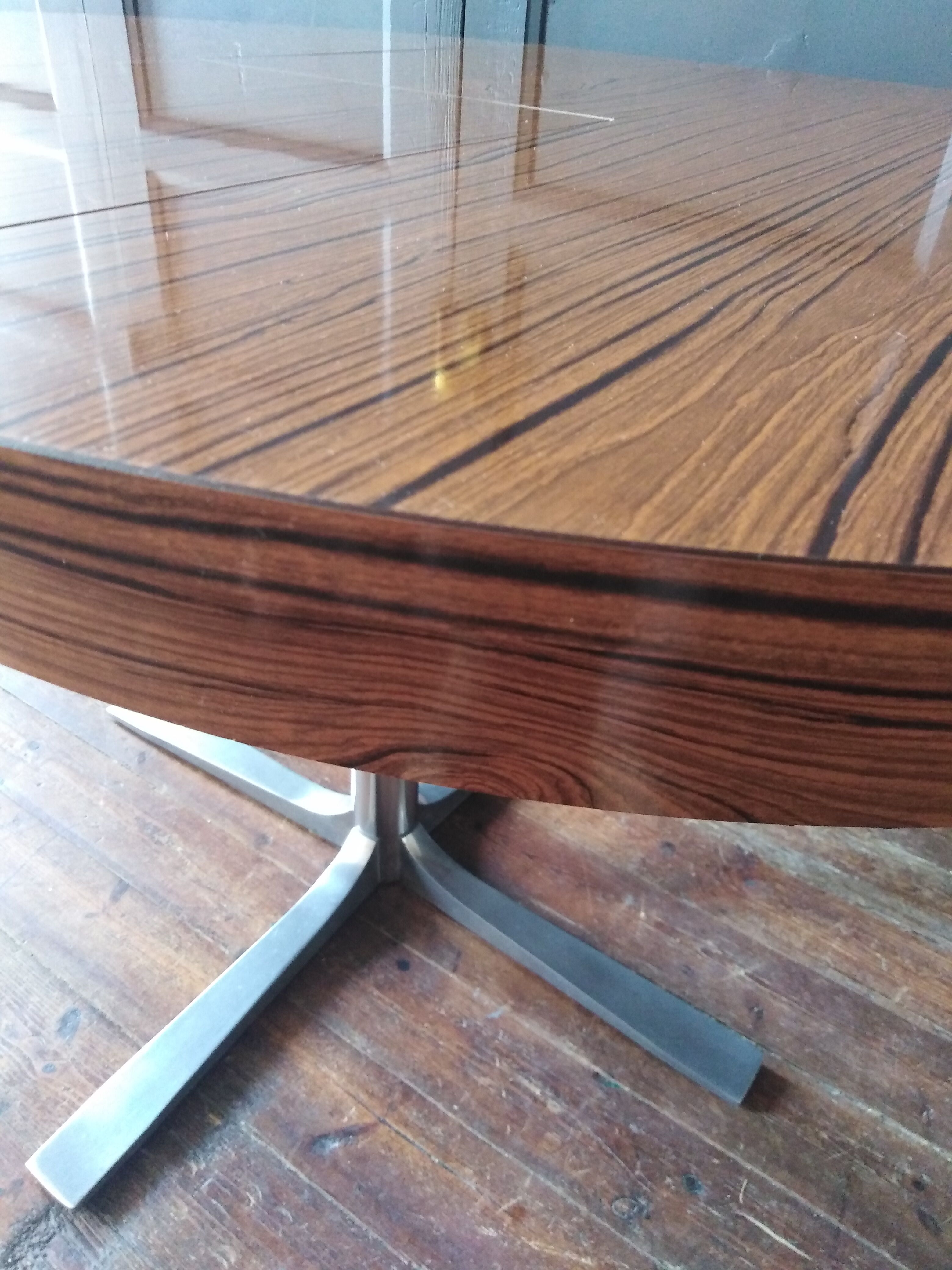 Vintage round table with extensions 1970