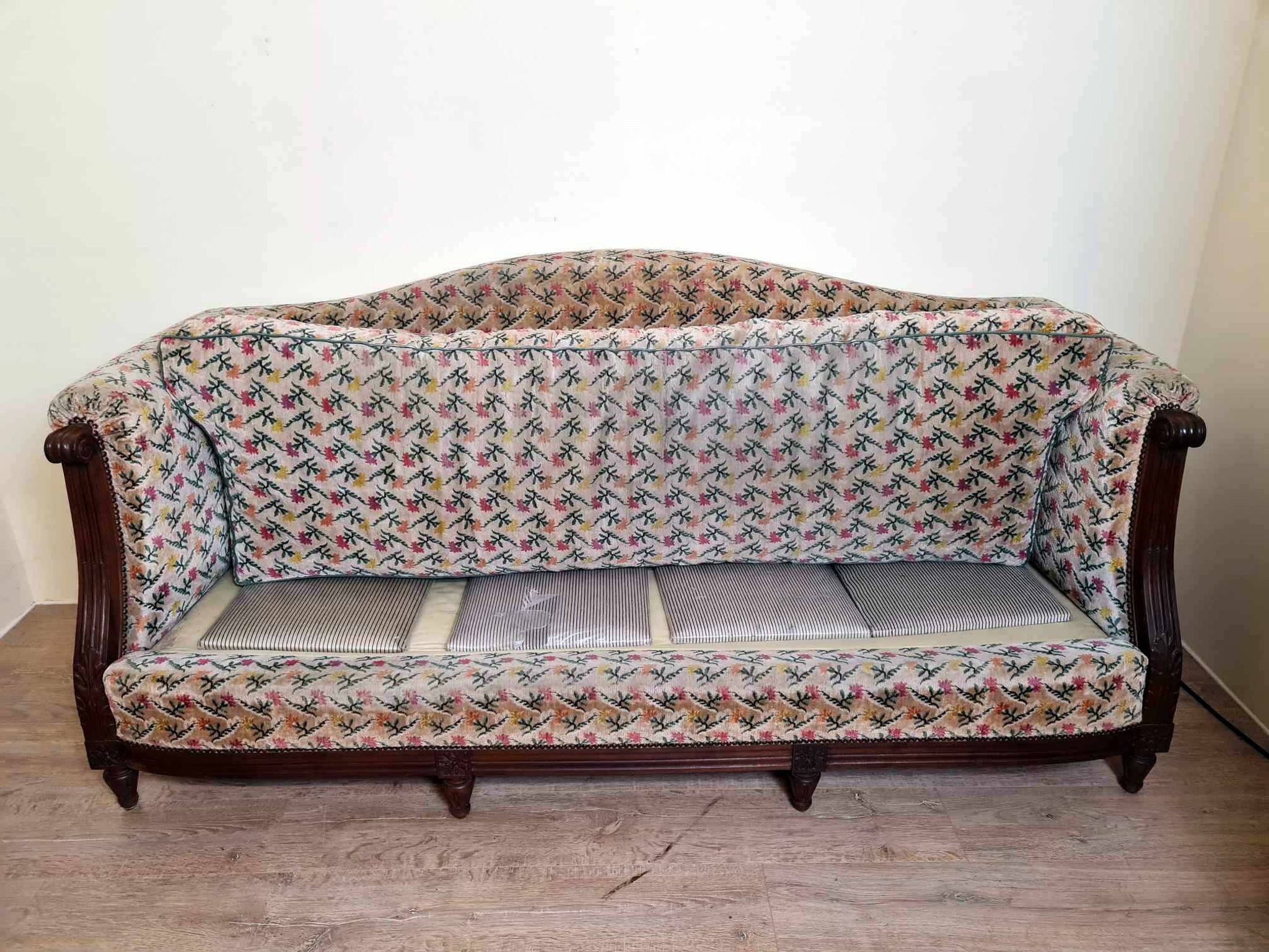 Louis XVI style bench circa 1900, geneva velvet tapestry with floral decorations