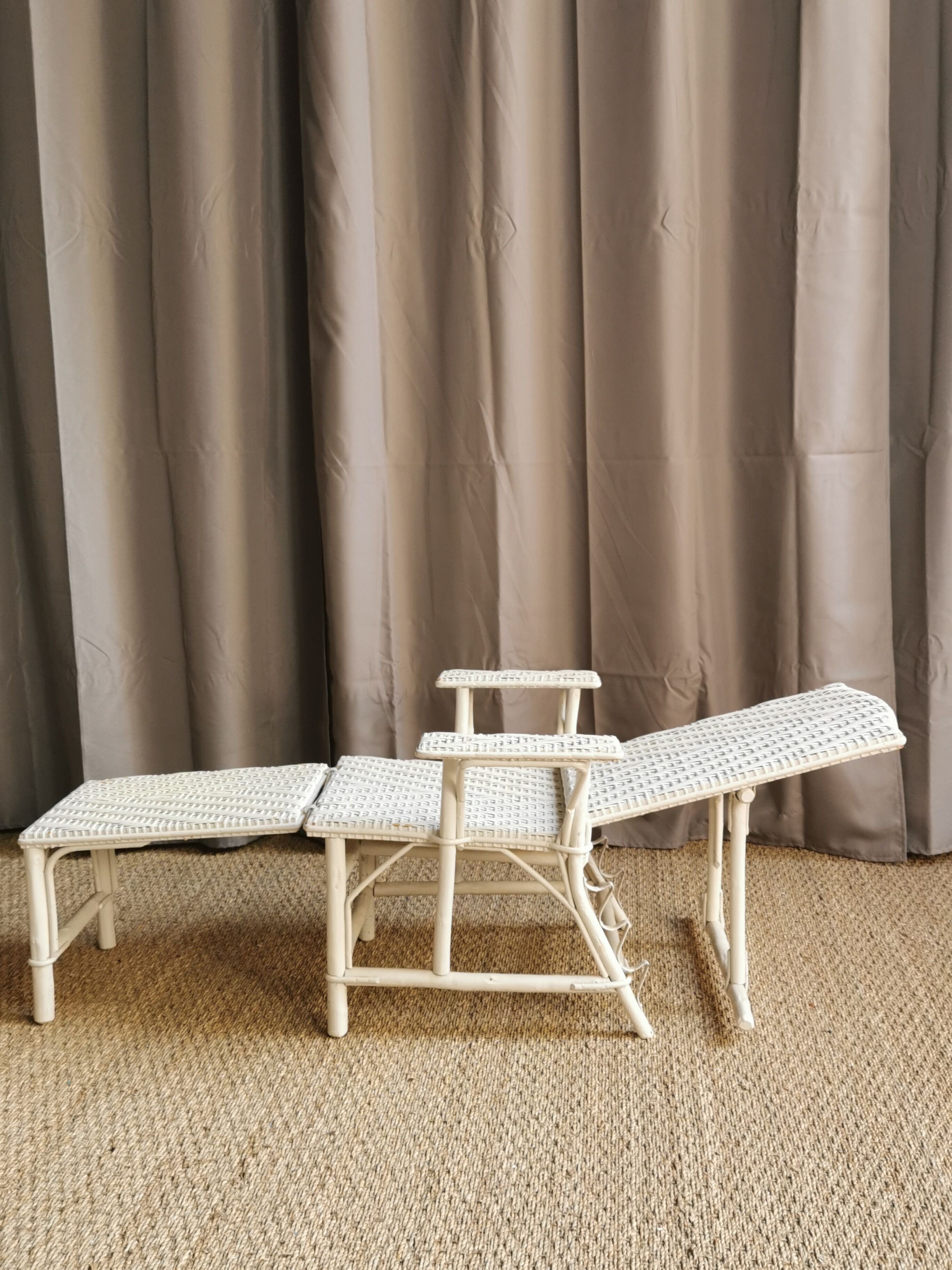 Rattan children's chaise longue