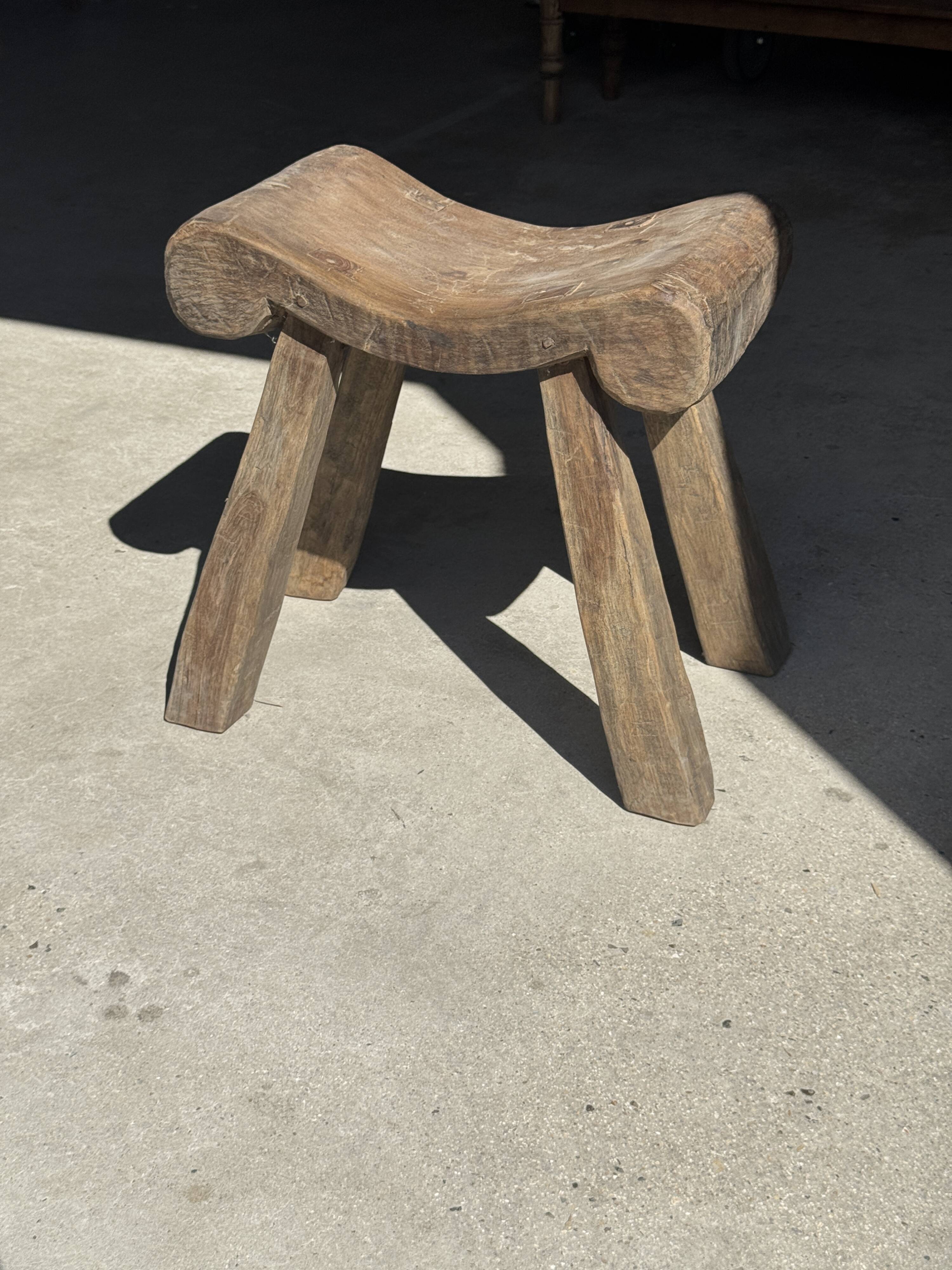 Four-legged stool in antique teak from Indonesia H 50 L 52