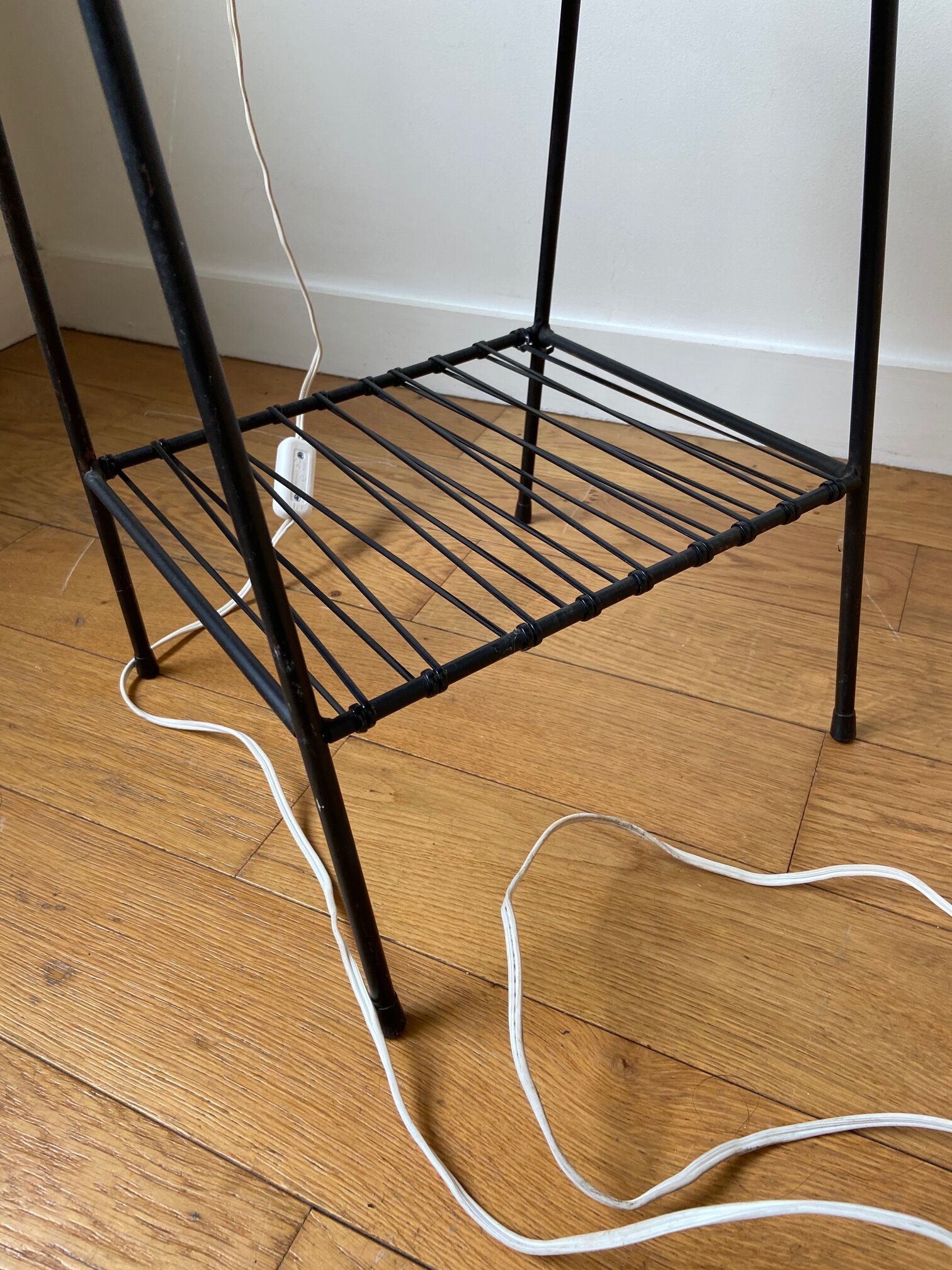 Metal bedside table, scoubidou and chrome lamp