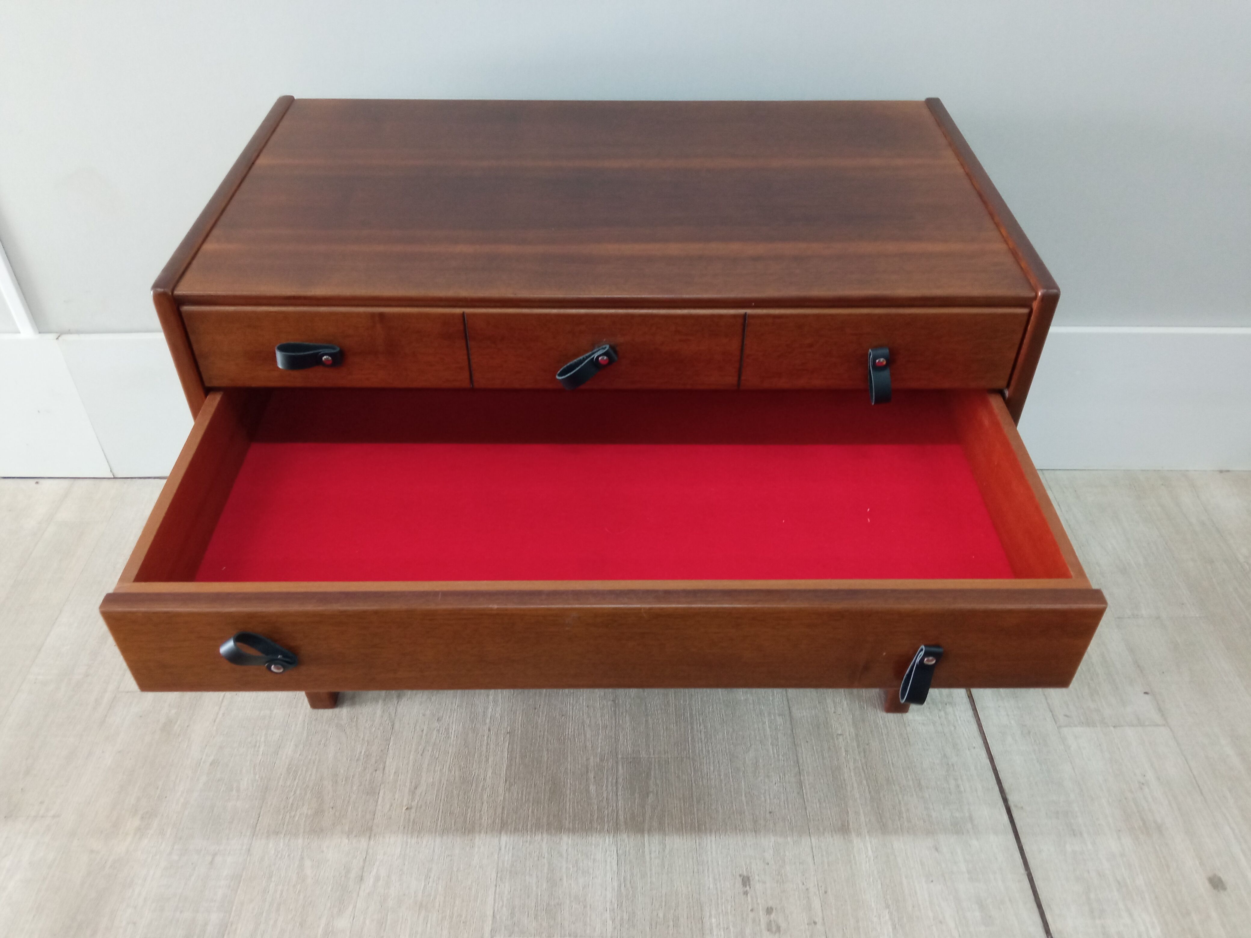 Commode vintage en palissandre