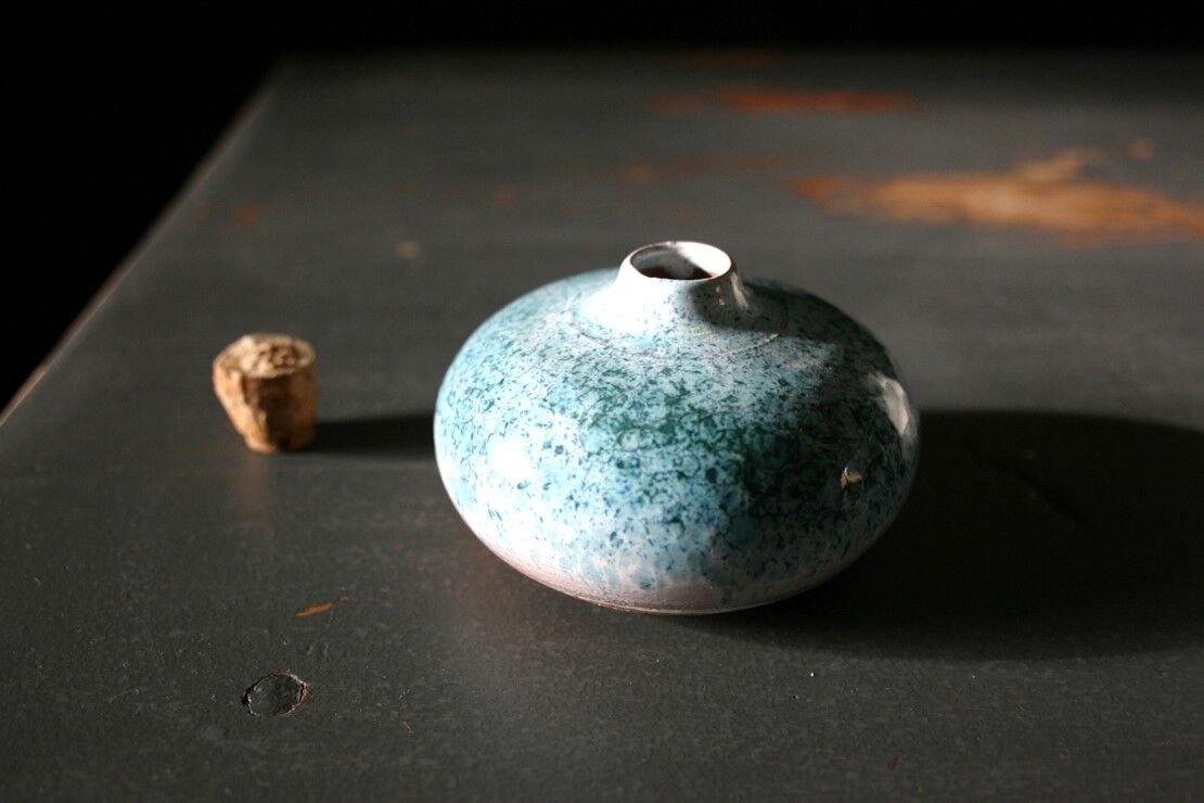 Ceramic spherical pot