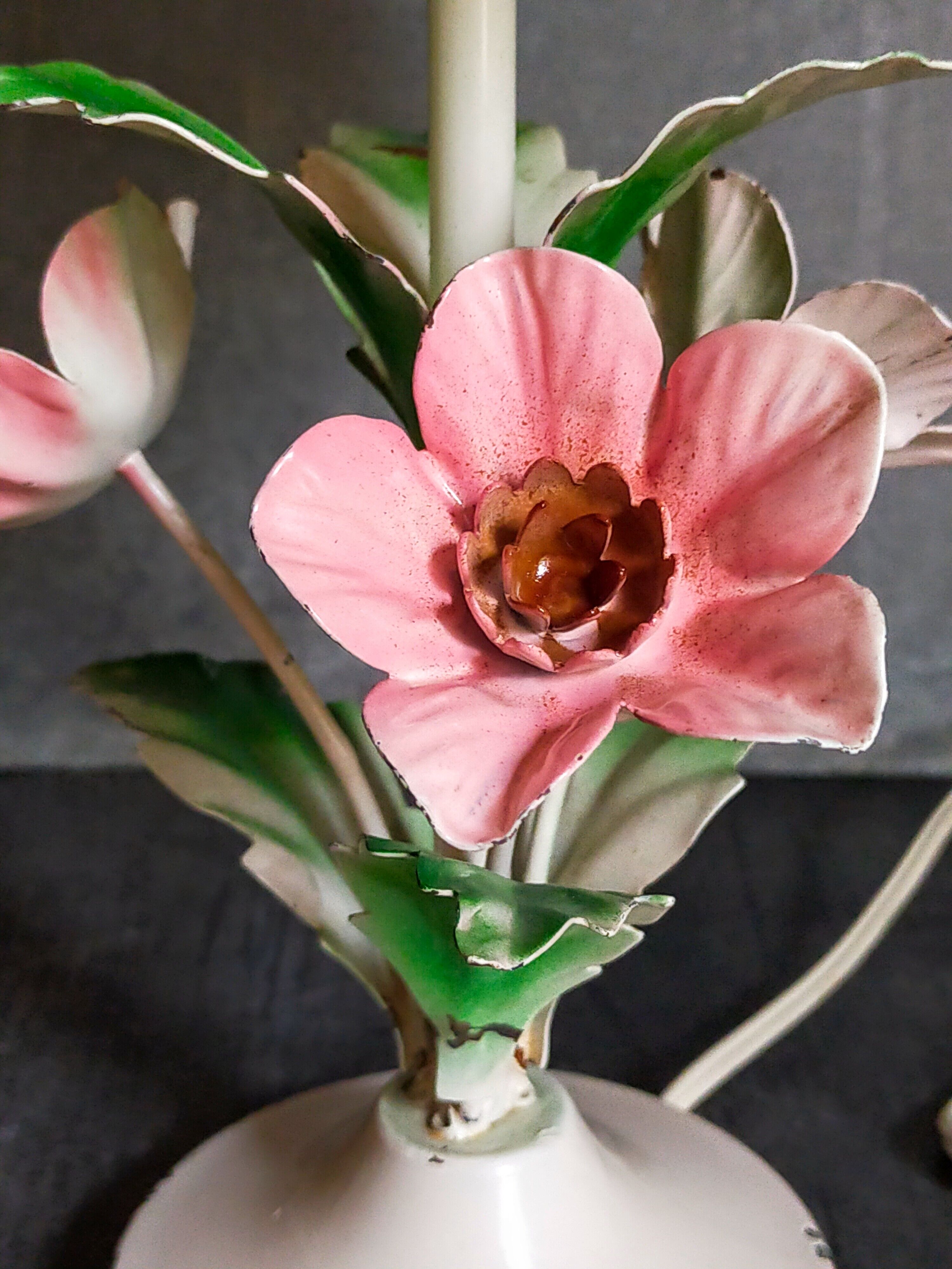 Bouquet lamp to table in vintage painted sheet vinyl lampshade