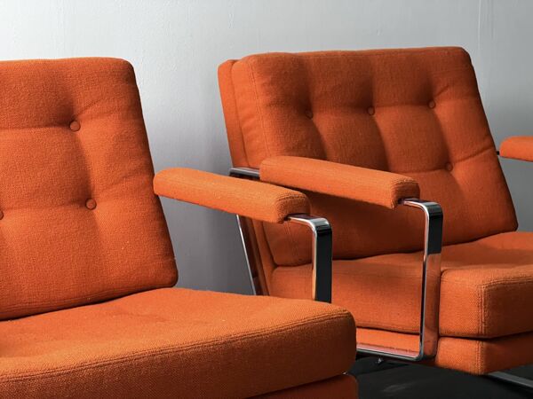 Paire de fauteuil Karl Erik Ekselius, en tissu Kadrat orange et chrome