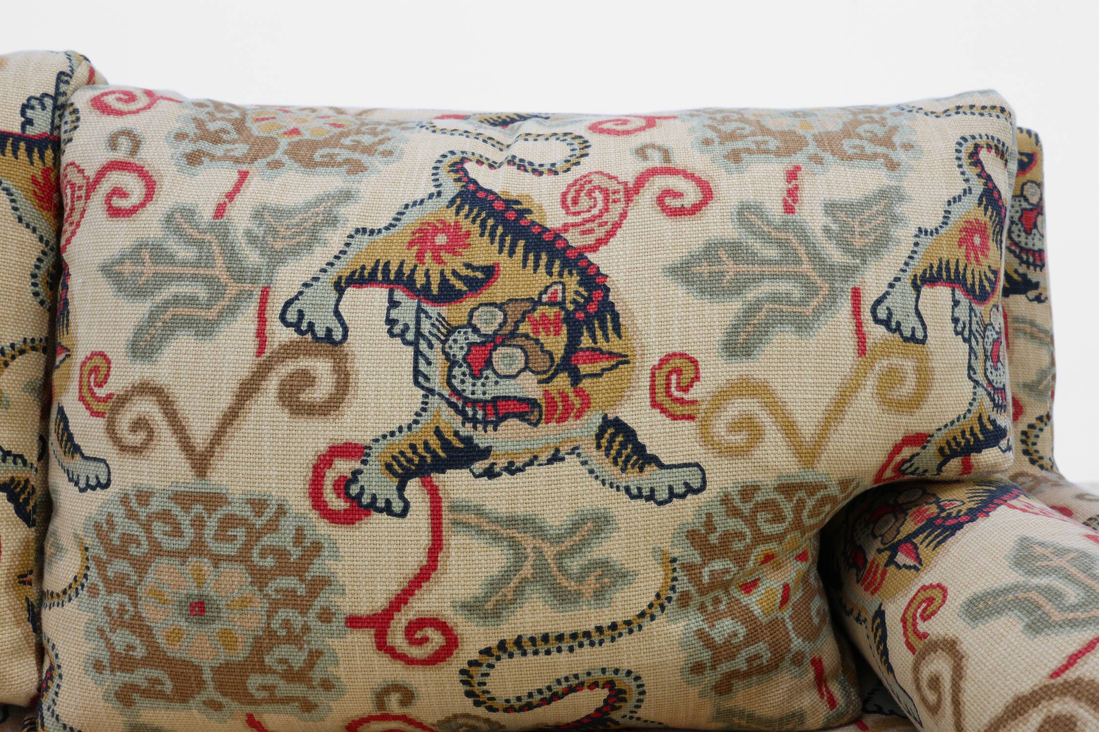 Canapé 3 places de style Hollywood Regency avec tapisserie à motif de lion, Italie vers 1990