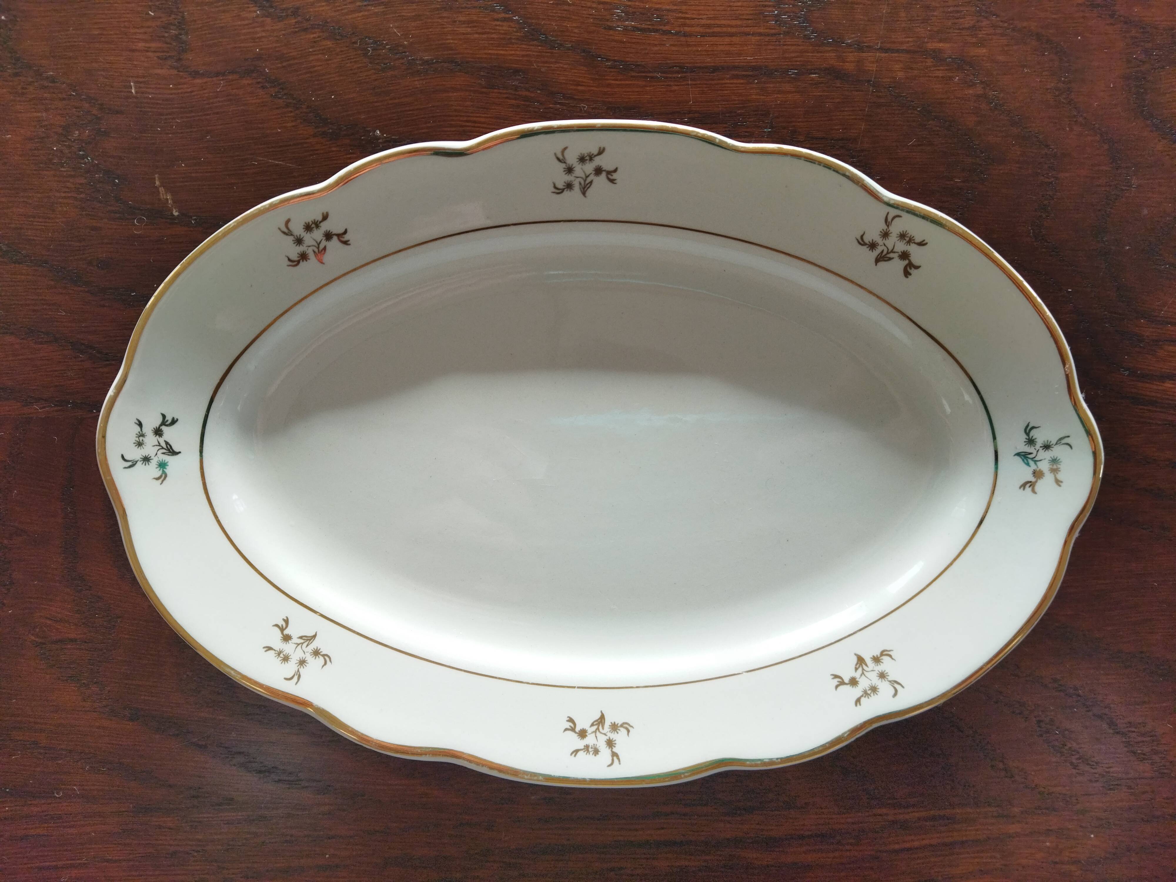 Raviers Villeroy & Boch Mettlach ivory and gold, model 7101