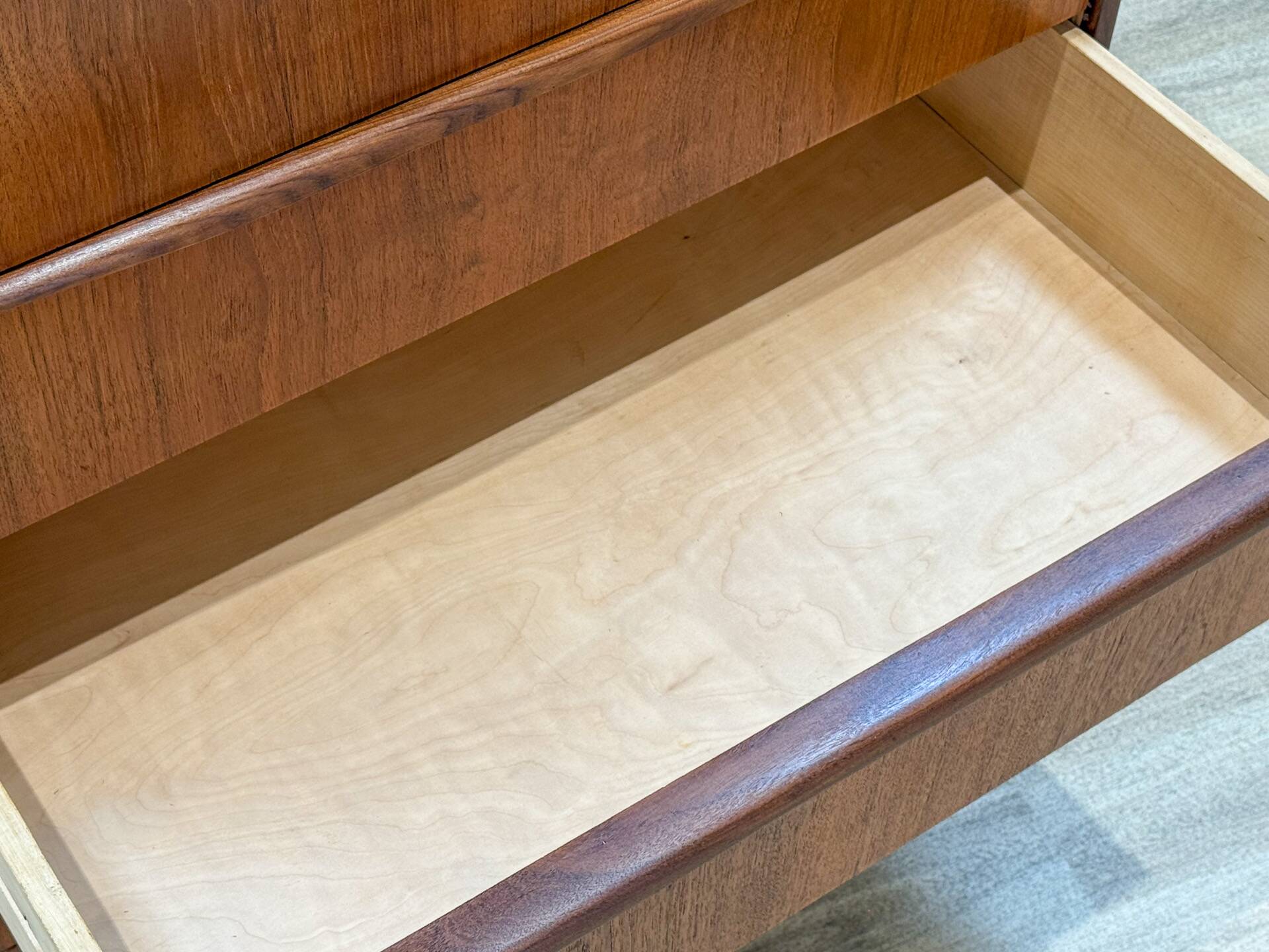 Commode (fabriquée au Danemark 1950)