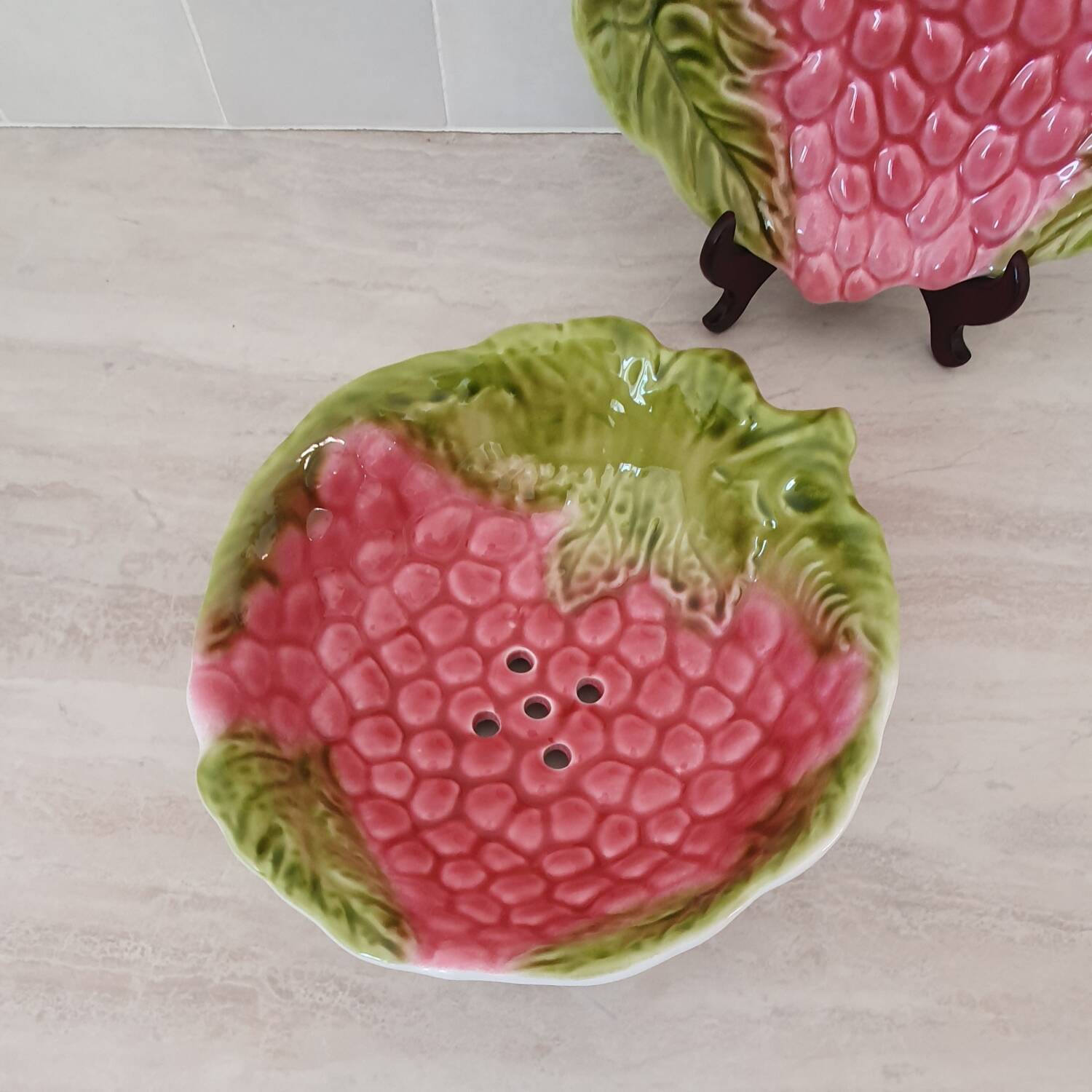 Presentation dish and salad bowl in Italian Barbotine