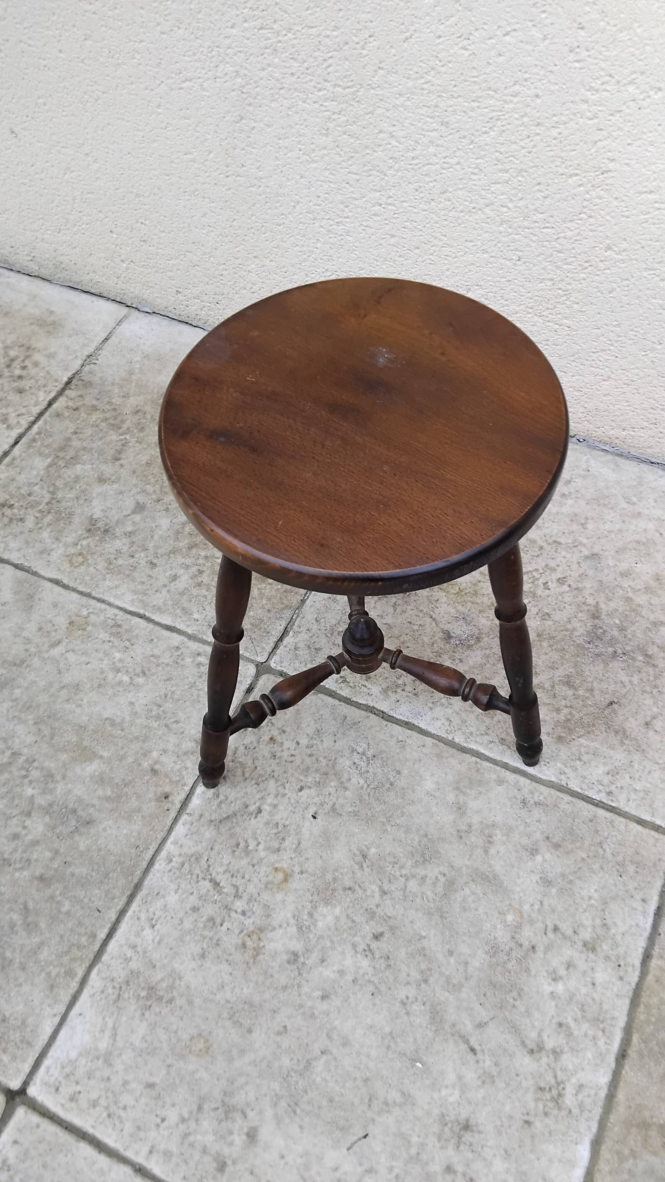 Petit tabouret tripode vintage ancien