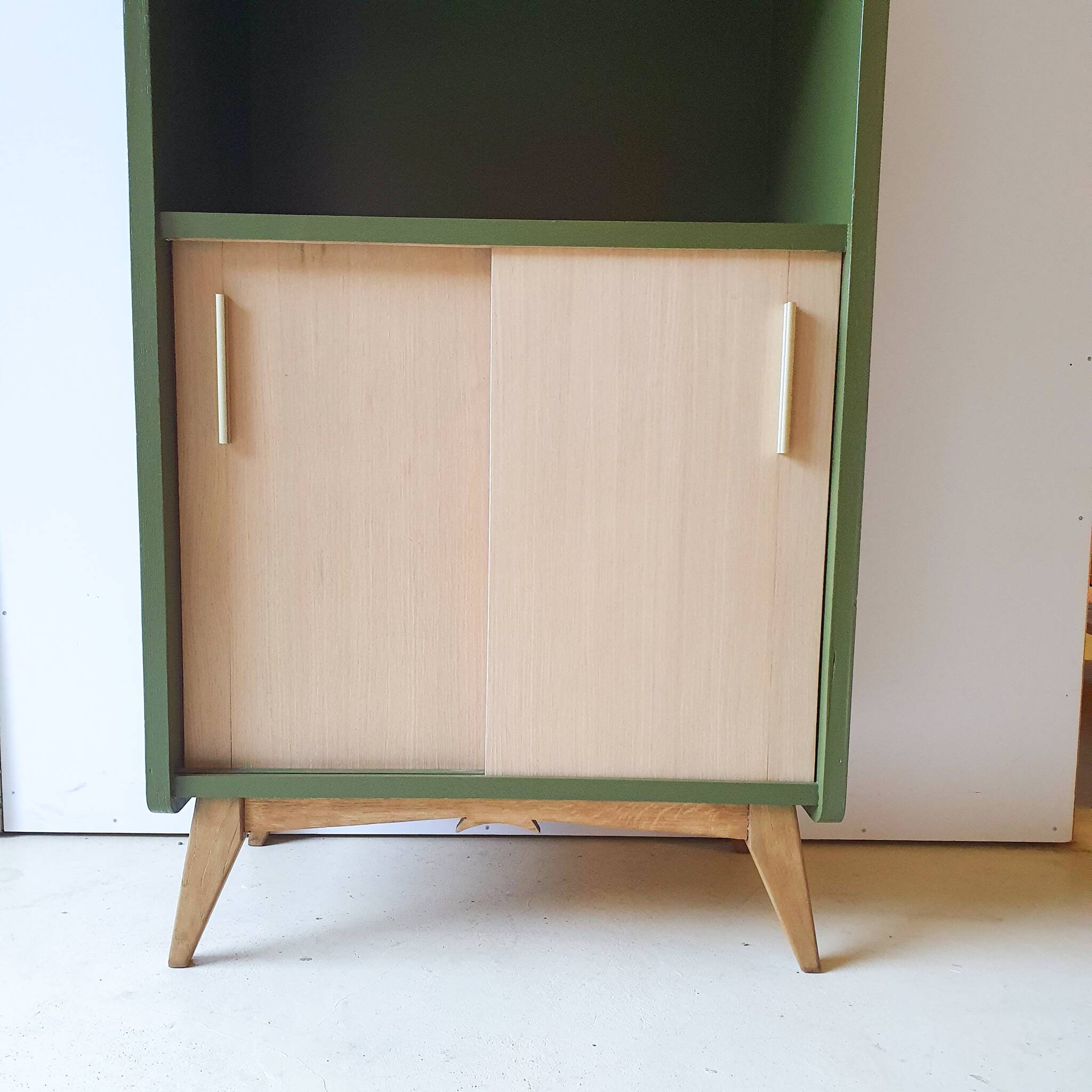 Small secretary buffet