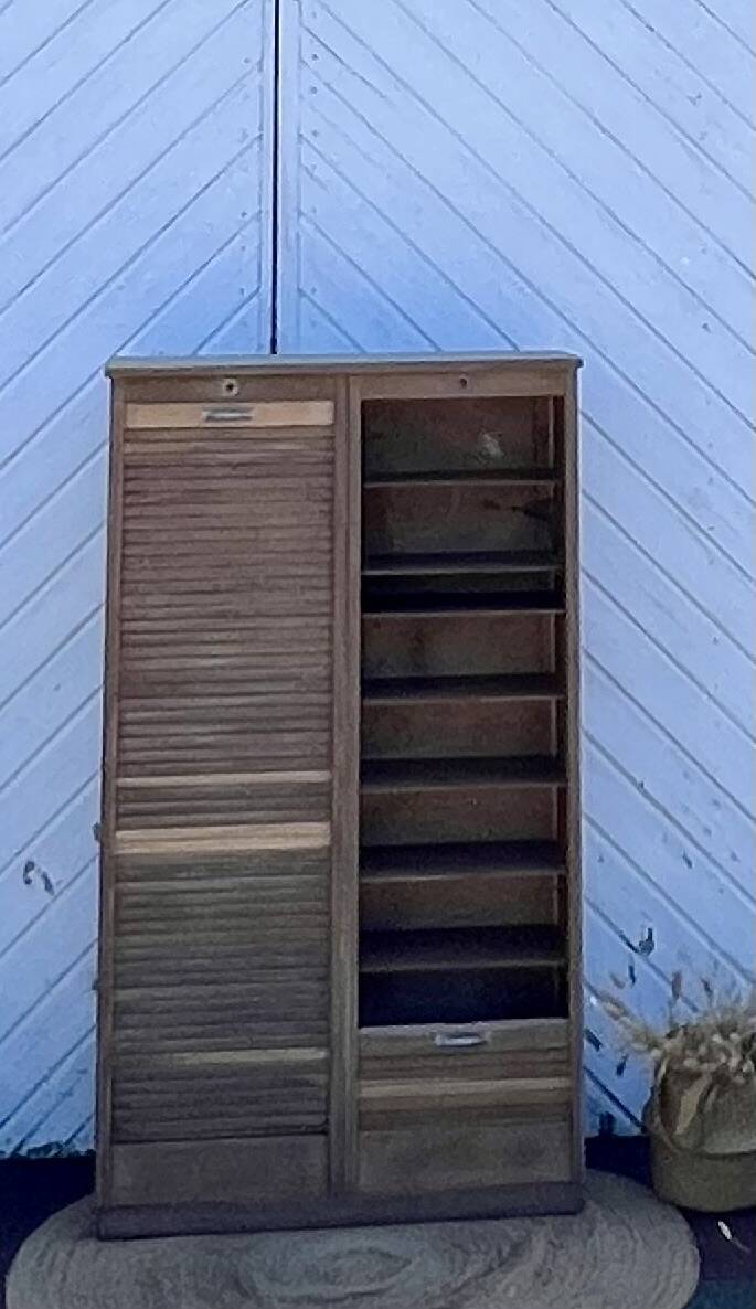 Double curtain filing cabinet