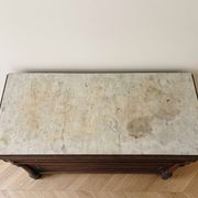 Antique wooden and white marble chest of drawers with 4 drawers.