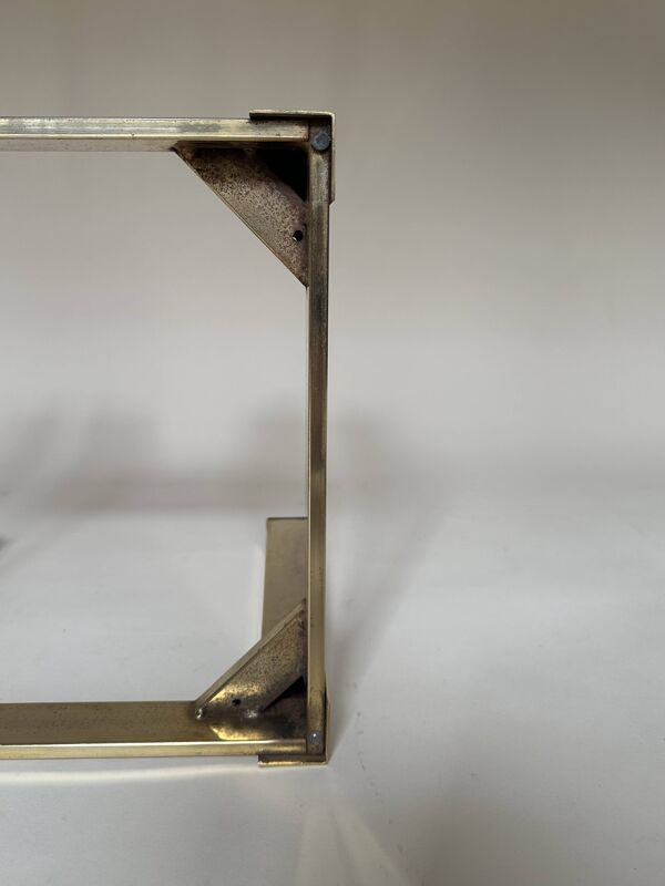 Set de trois tables d'appoint gigognes en laiton et miroir fumé