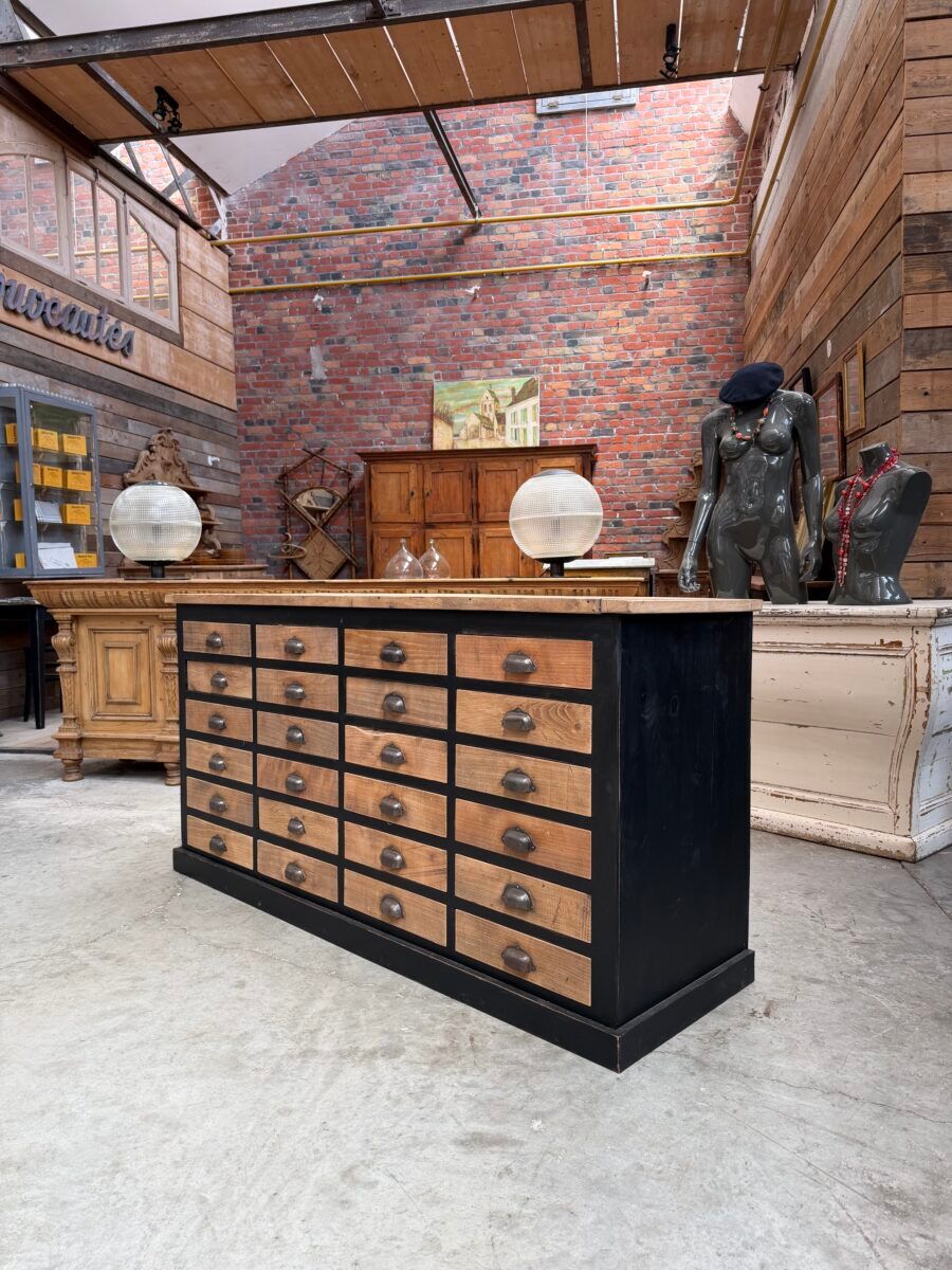 Workshop furniture with 24 drawers from the early 20th century.