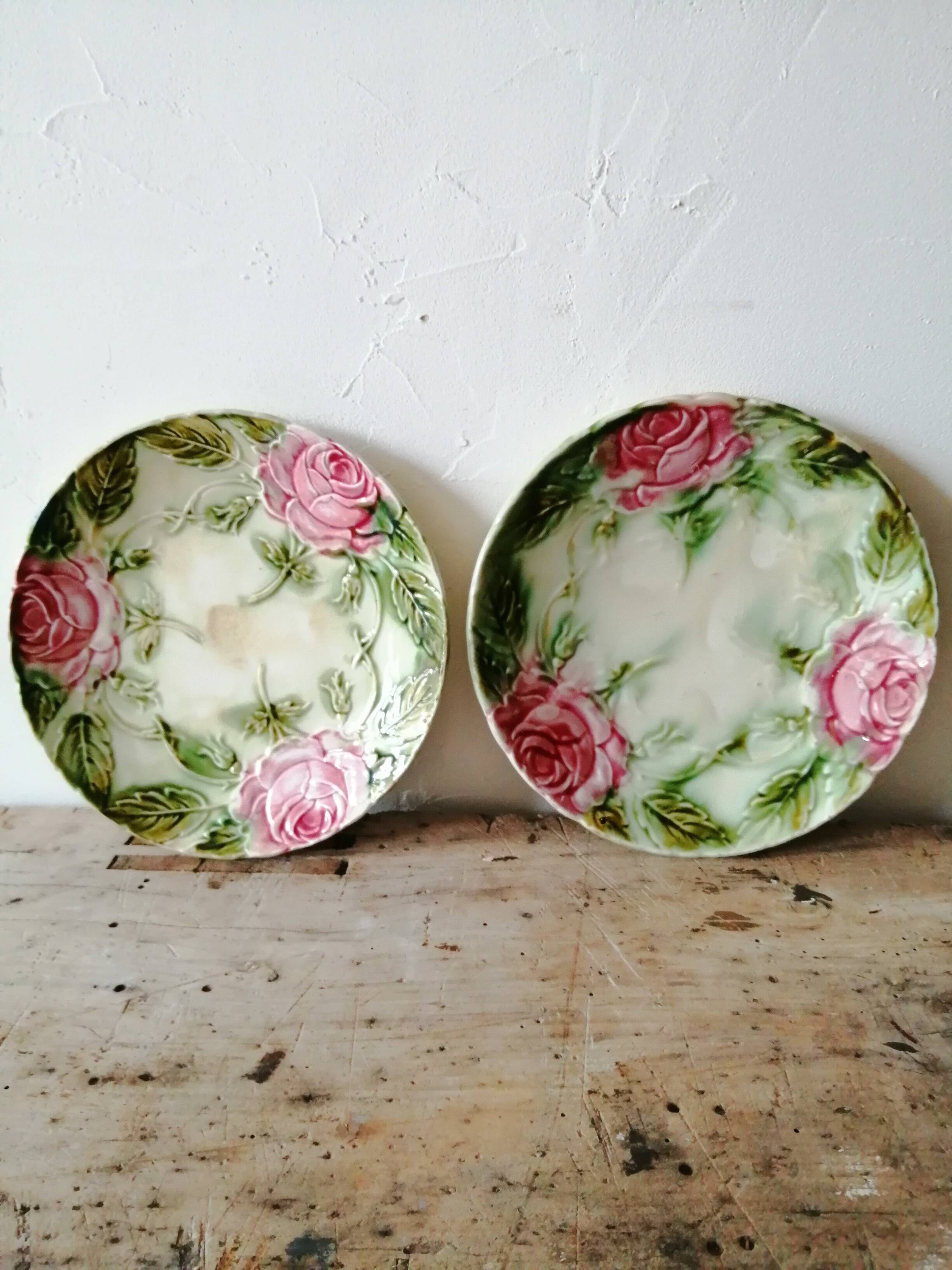 2 OLD SLASH PLATES WITH ROSES DECORATION