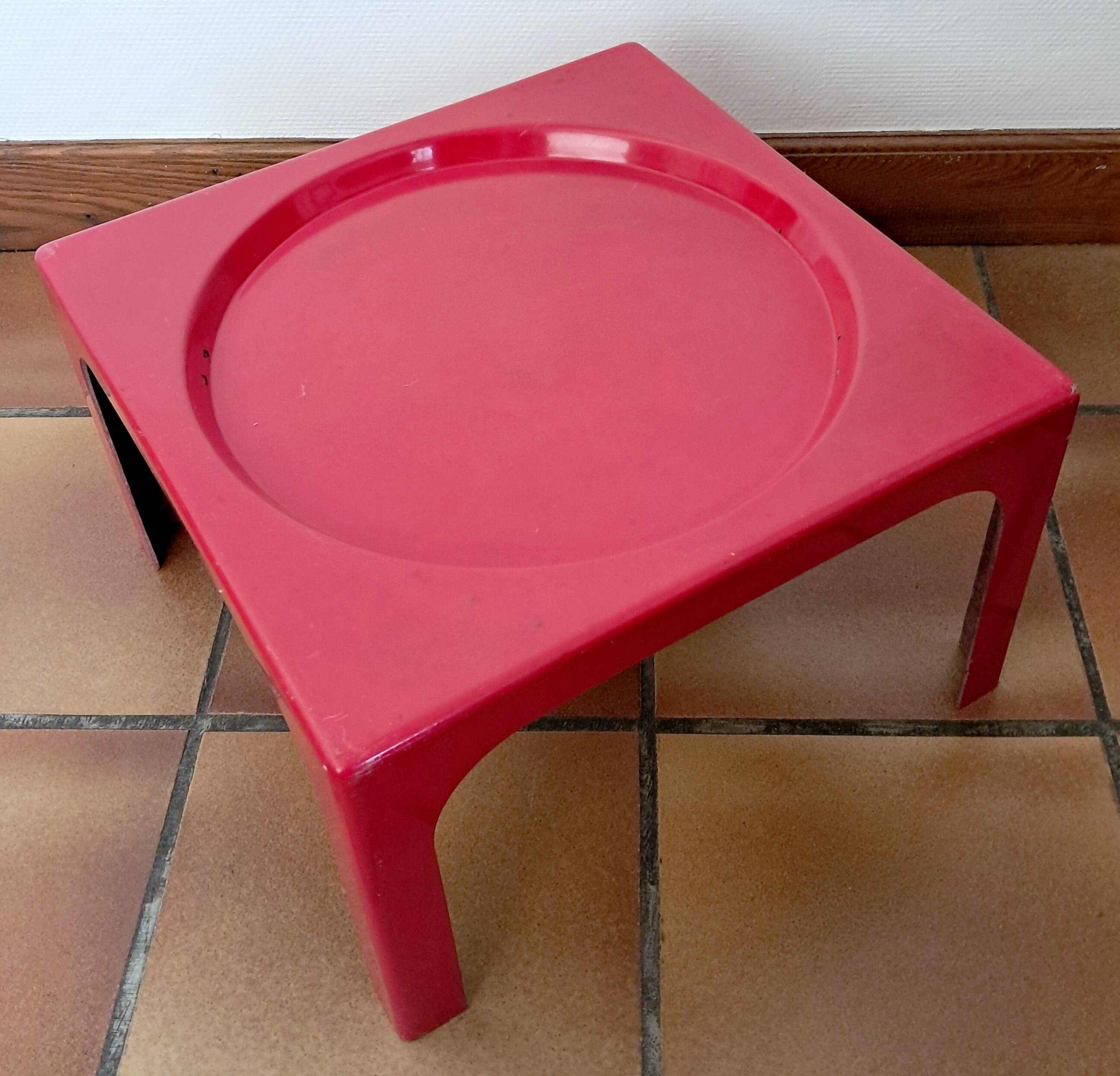 Red table OZOO. Marc Berthier for Prisunic. 1970