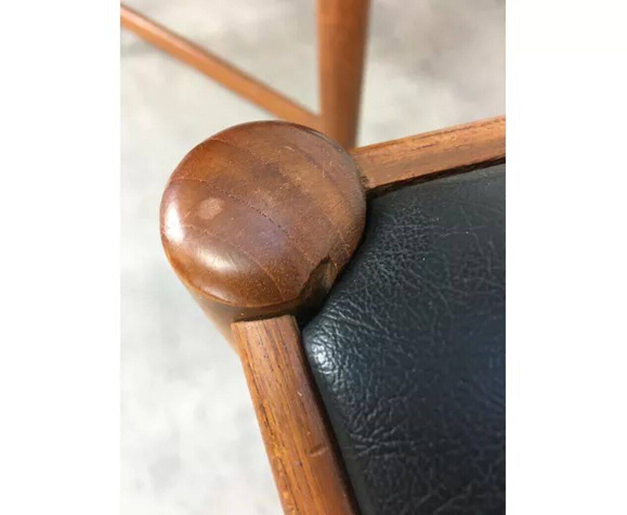 4 Scandinavian teak chairs with slats from the 1960s.