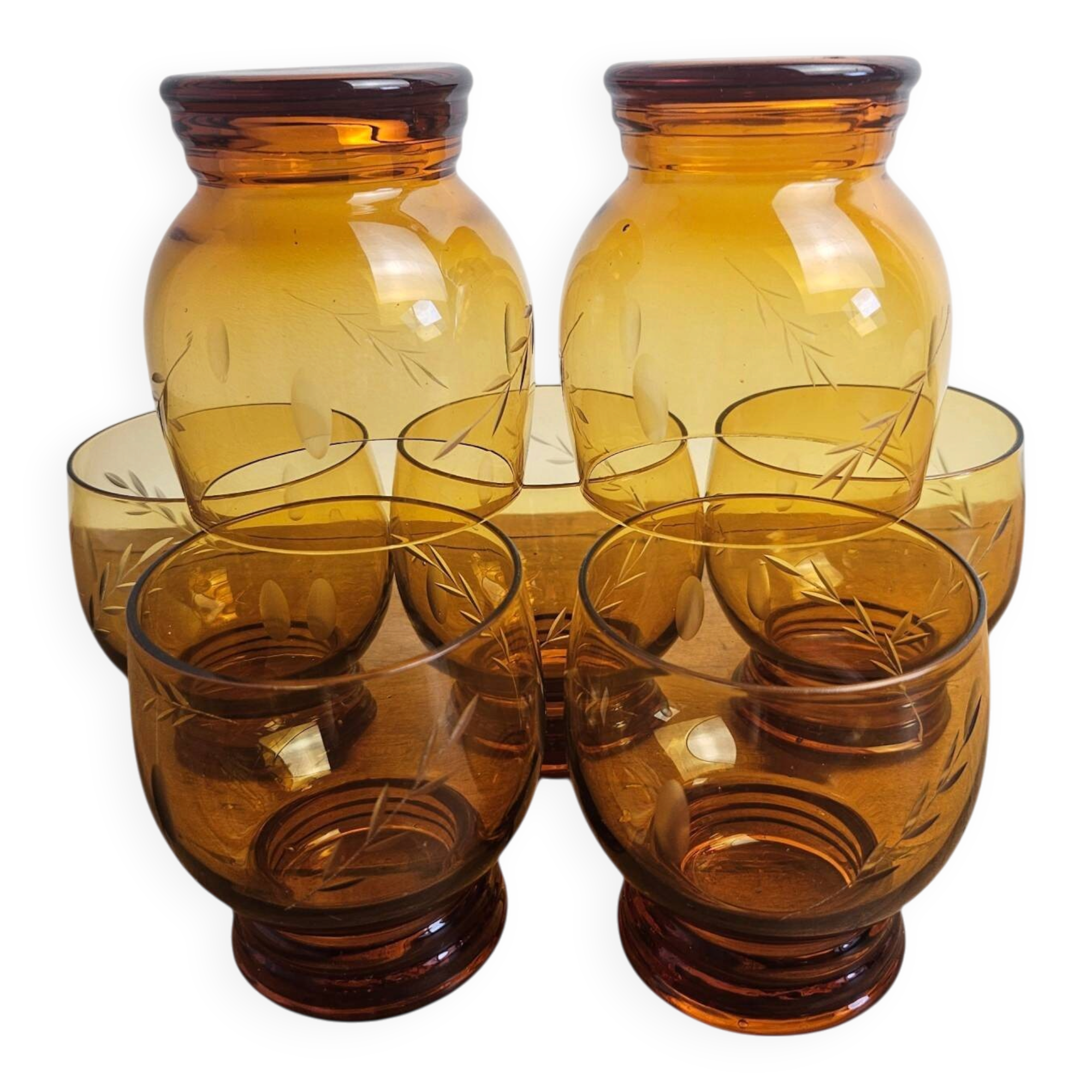 7 vintage engraved amber glasses – retro brown glass from the 70s