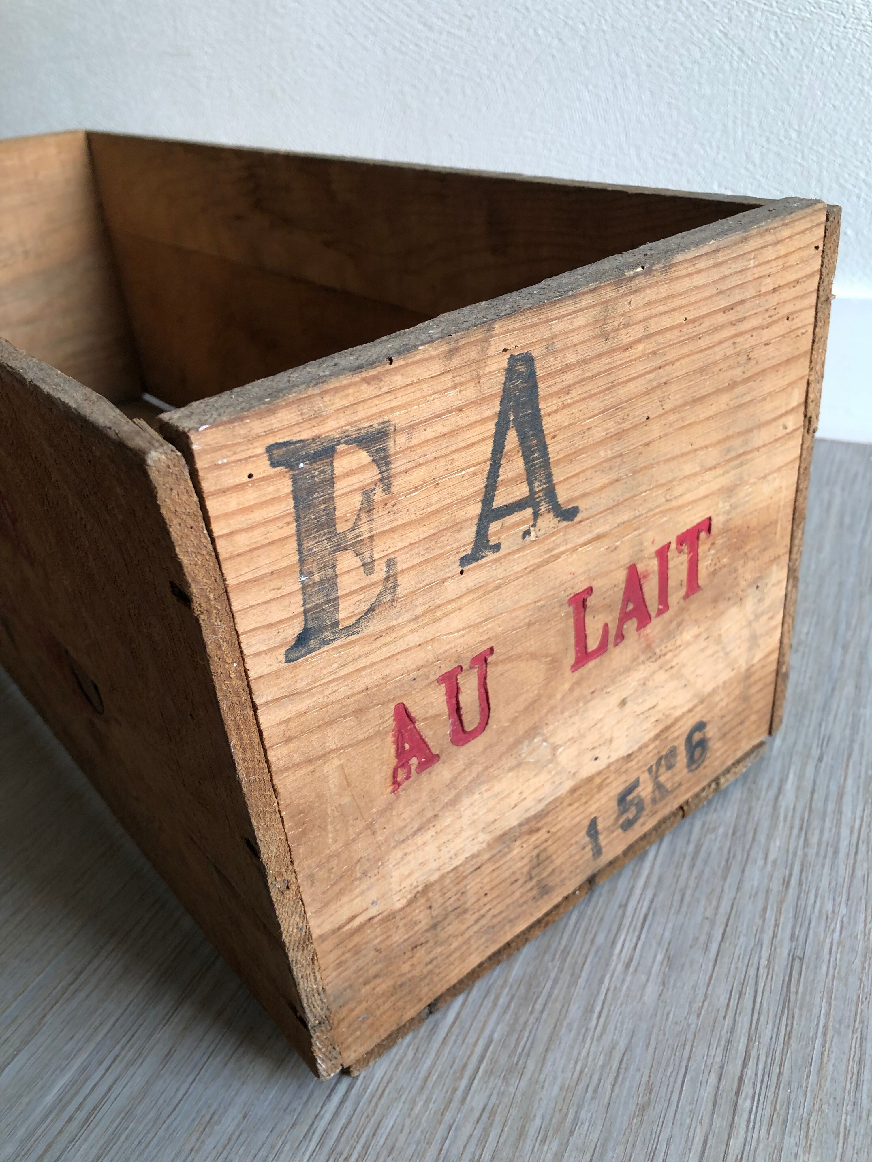 Wood advertising box "Auvergne dairy"
