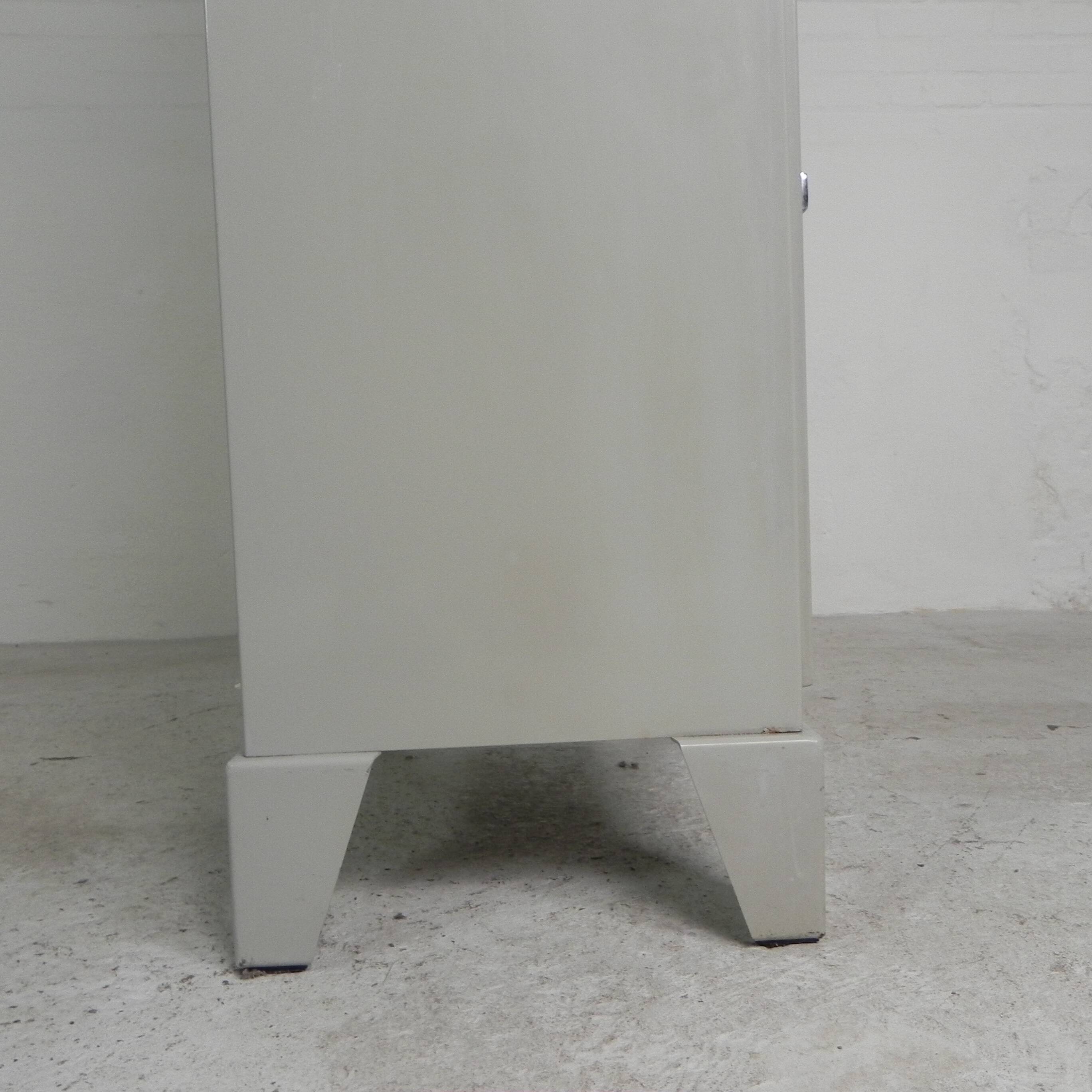 Steel doctor's cabinet, medicine cabinet, Oostwoud, 1960s