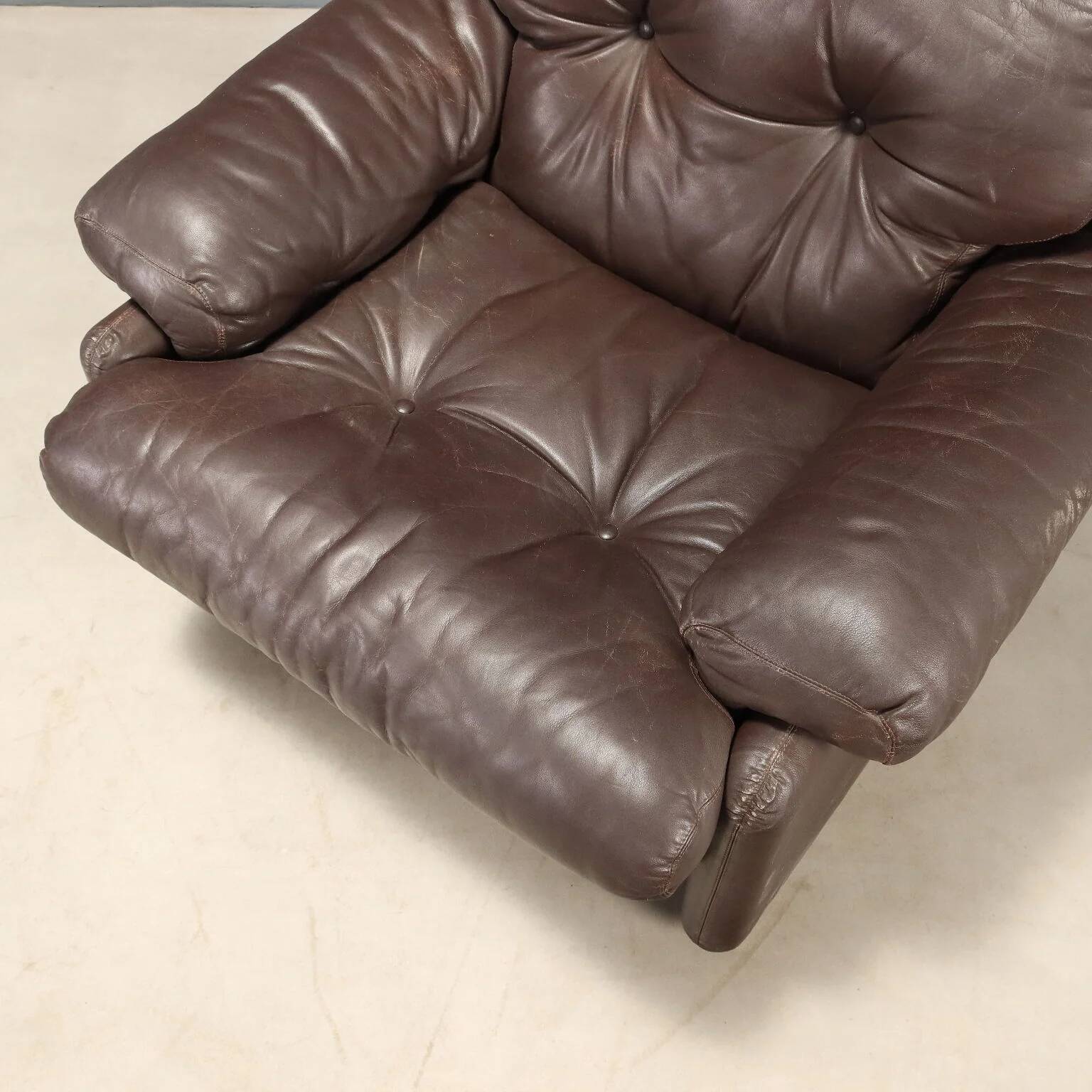 Pair of brown leather armchairs "Coronado"