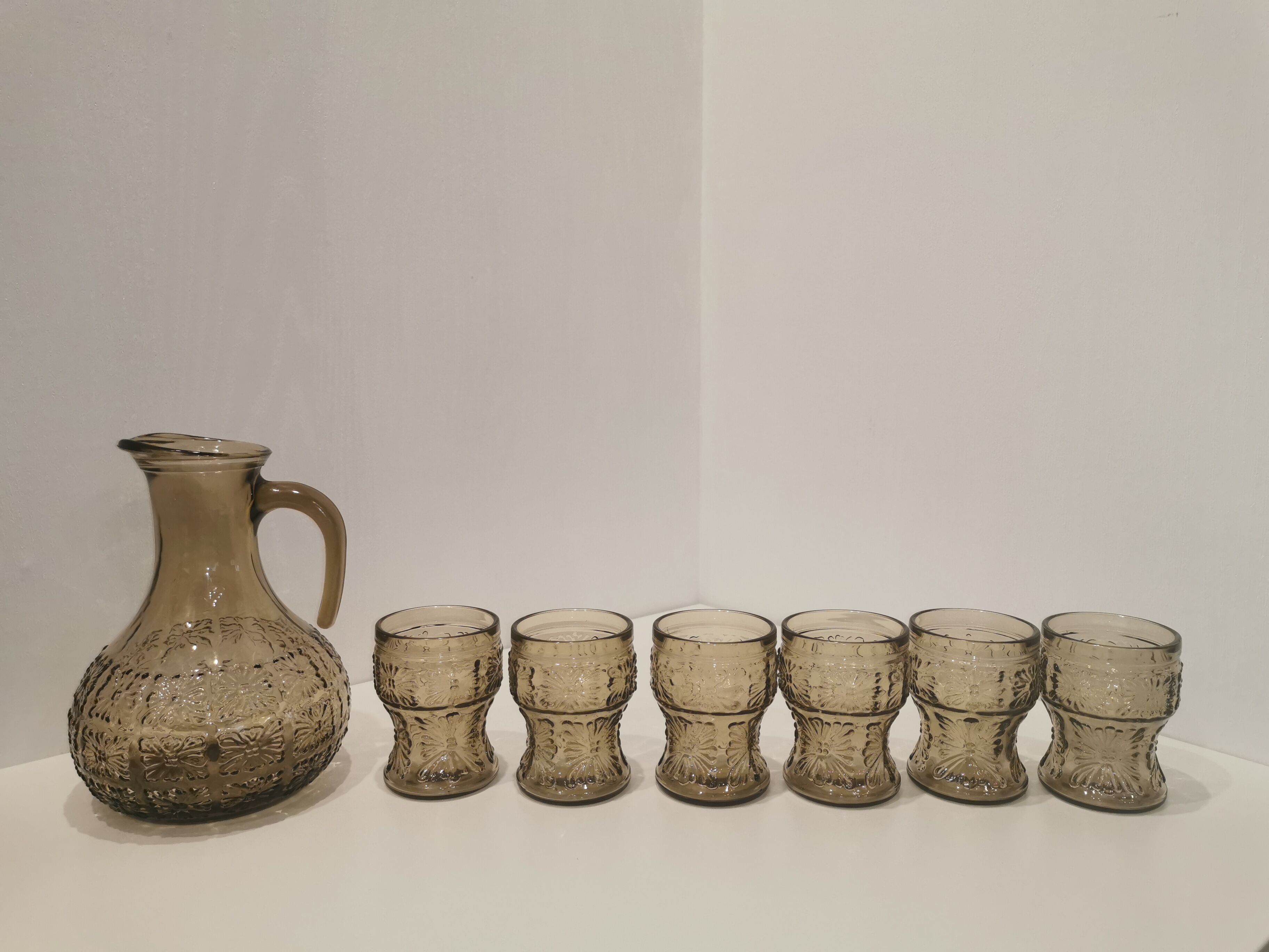 Glass set and decanter made of smoked glass from Italy