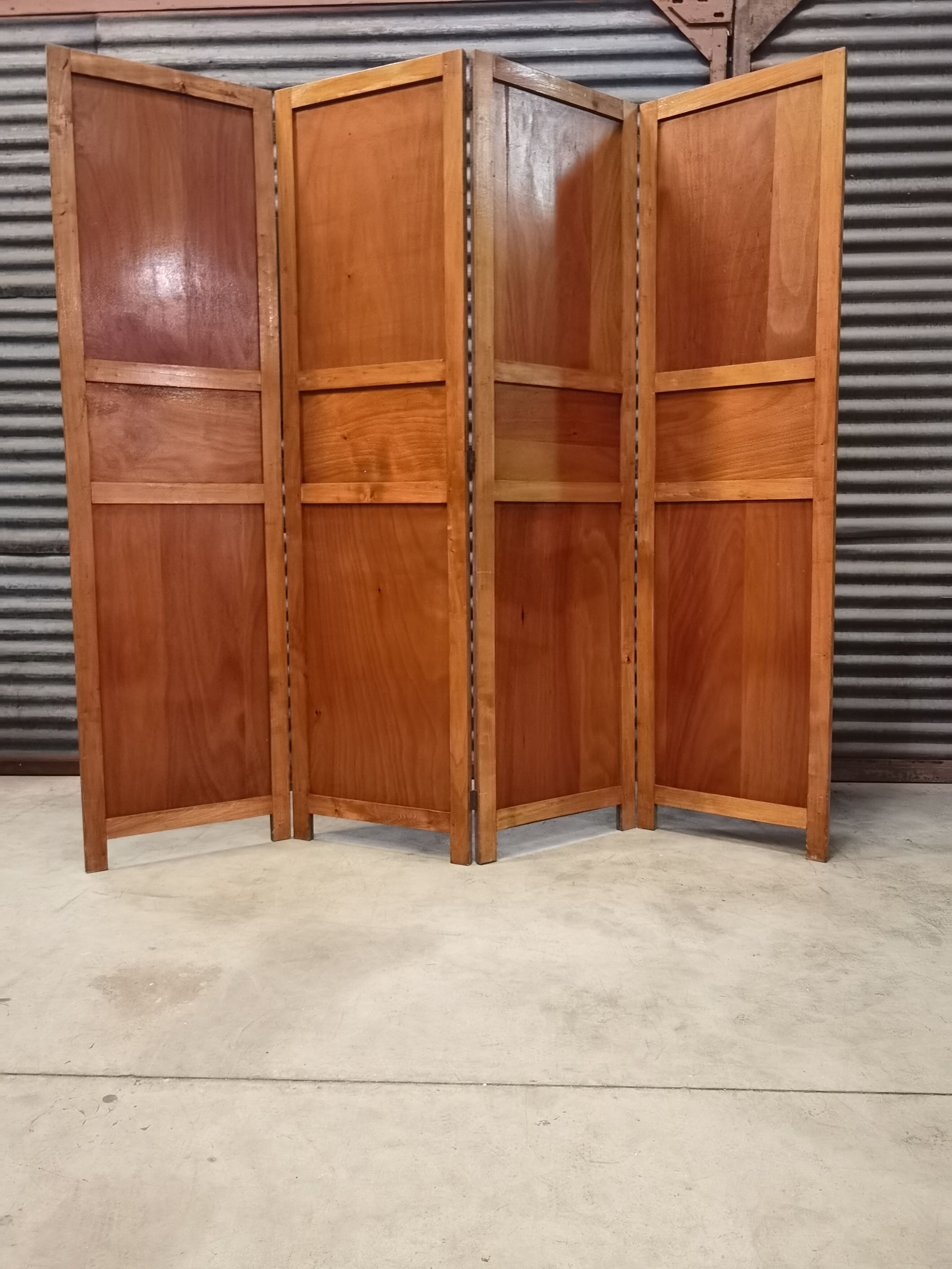 Wooden screen year 60