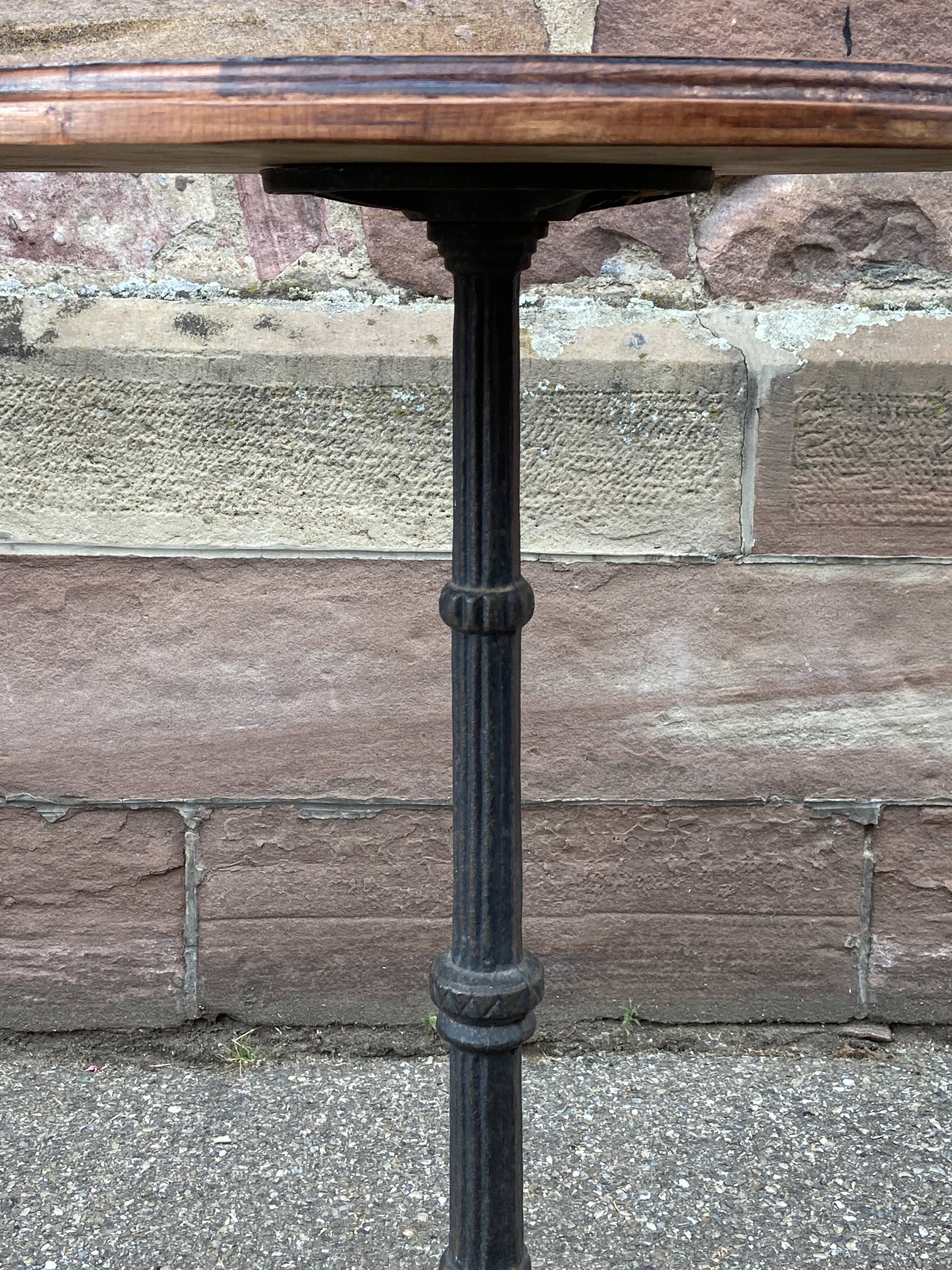 Vintage coffee pedestal table