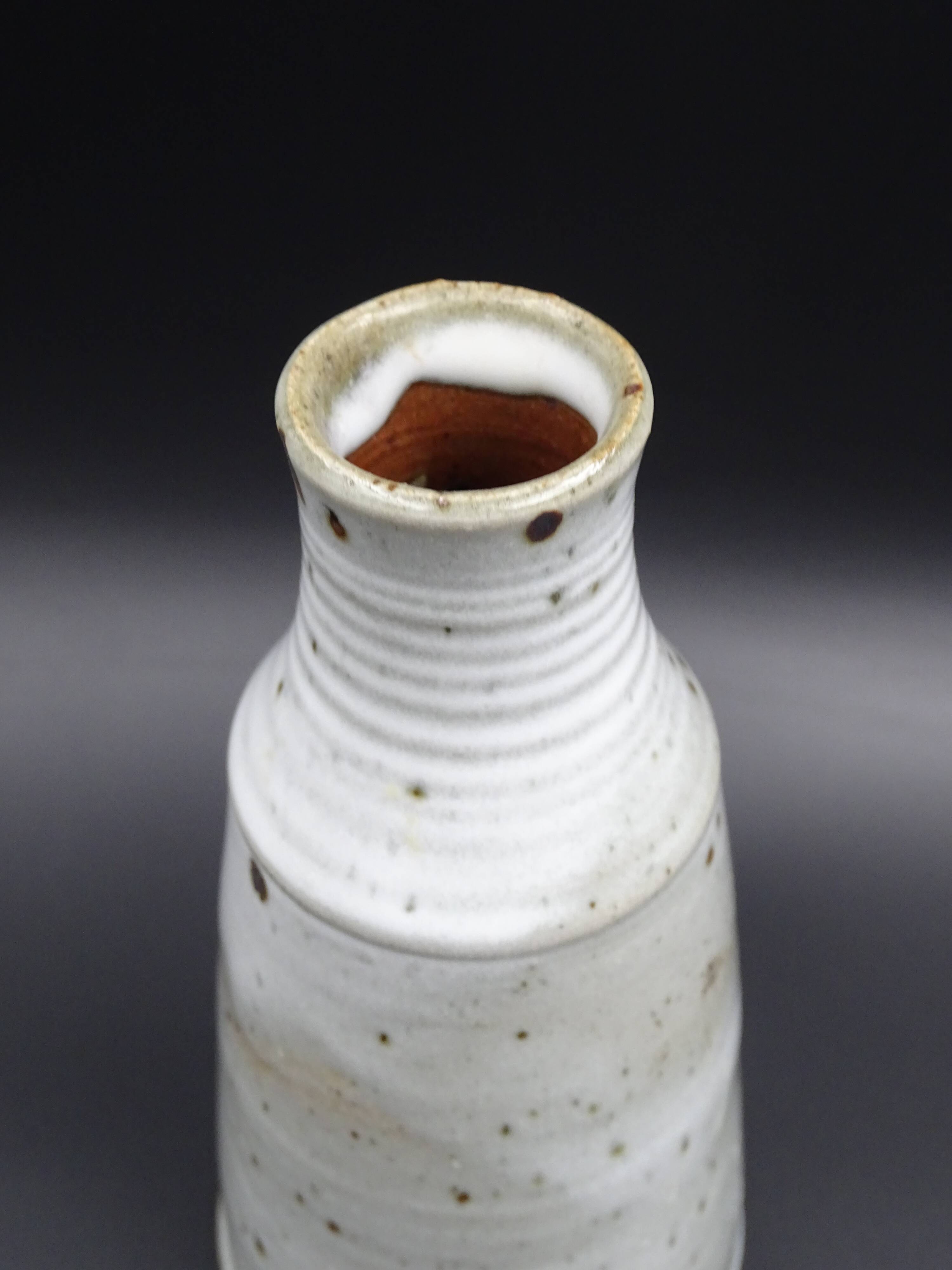 Sandstone vase with brown speckled decoration on a grey background - Bottle shape - Circa 1970 - Signed