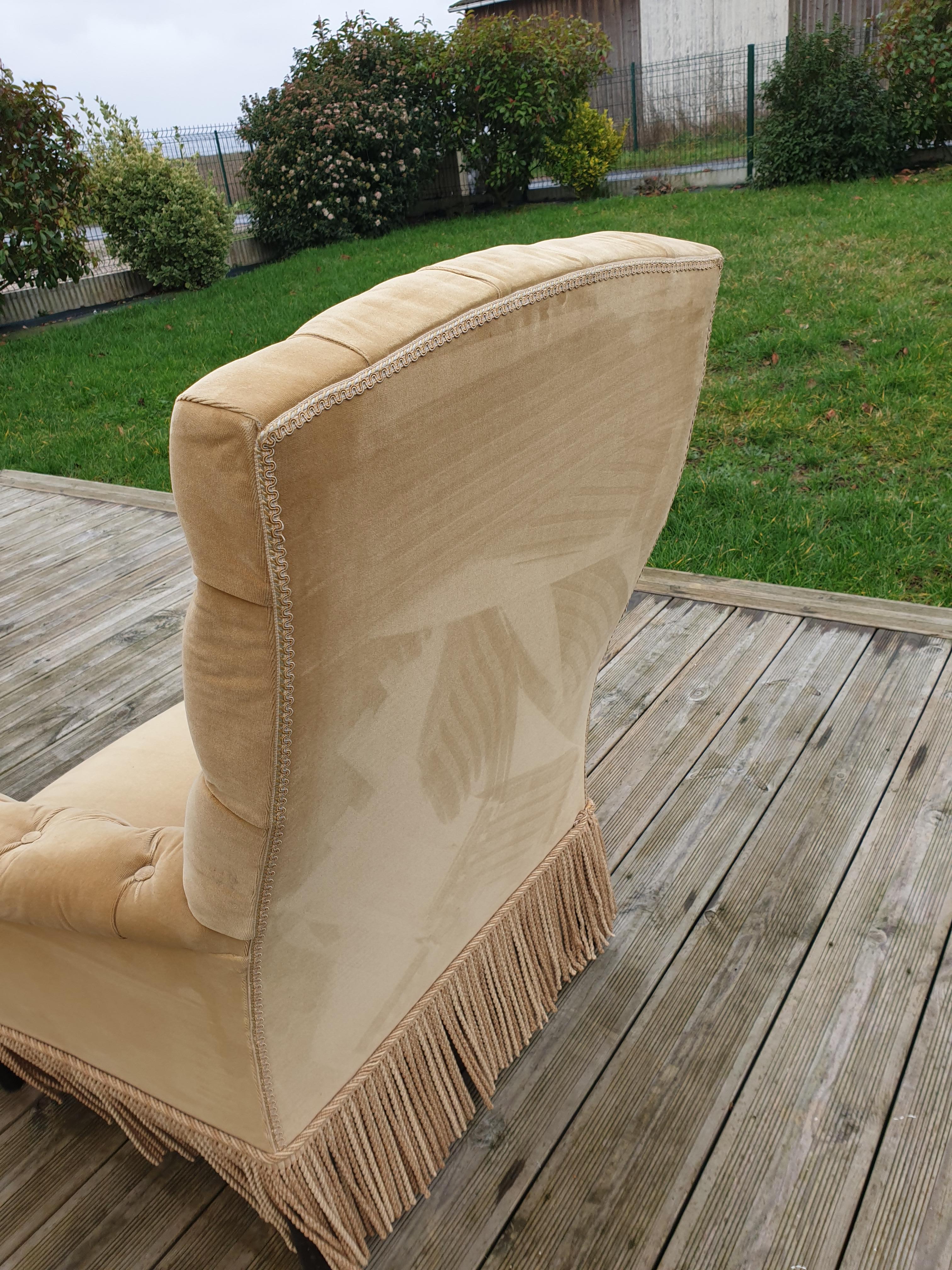 Padded gold toad chair