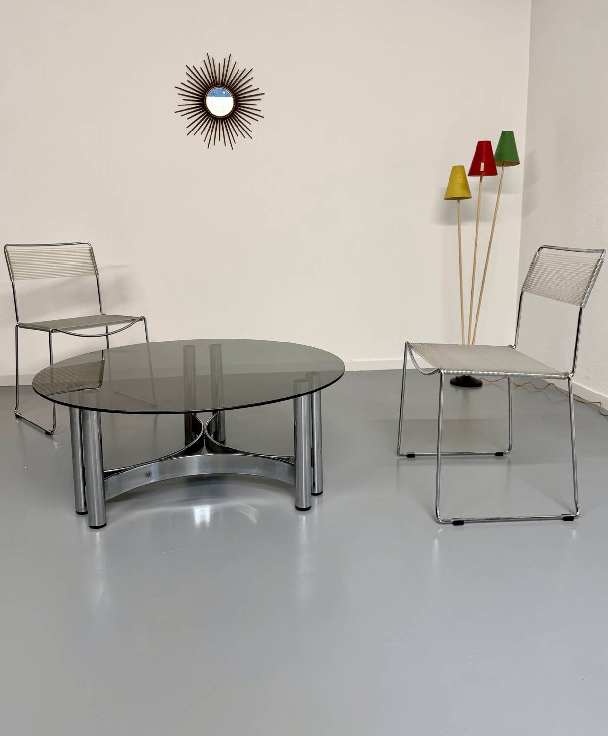 Round coffee table in smoked glass and chrome steel, 1970s design.