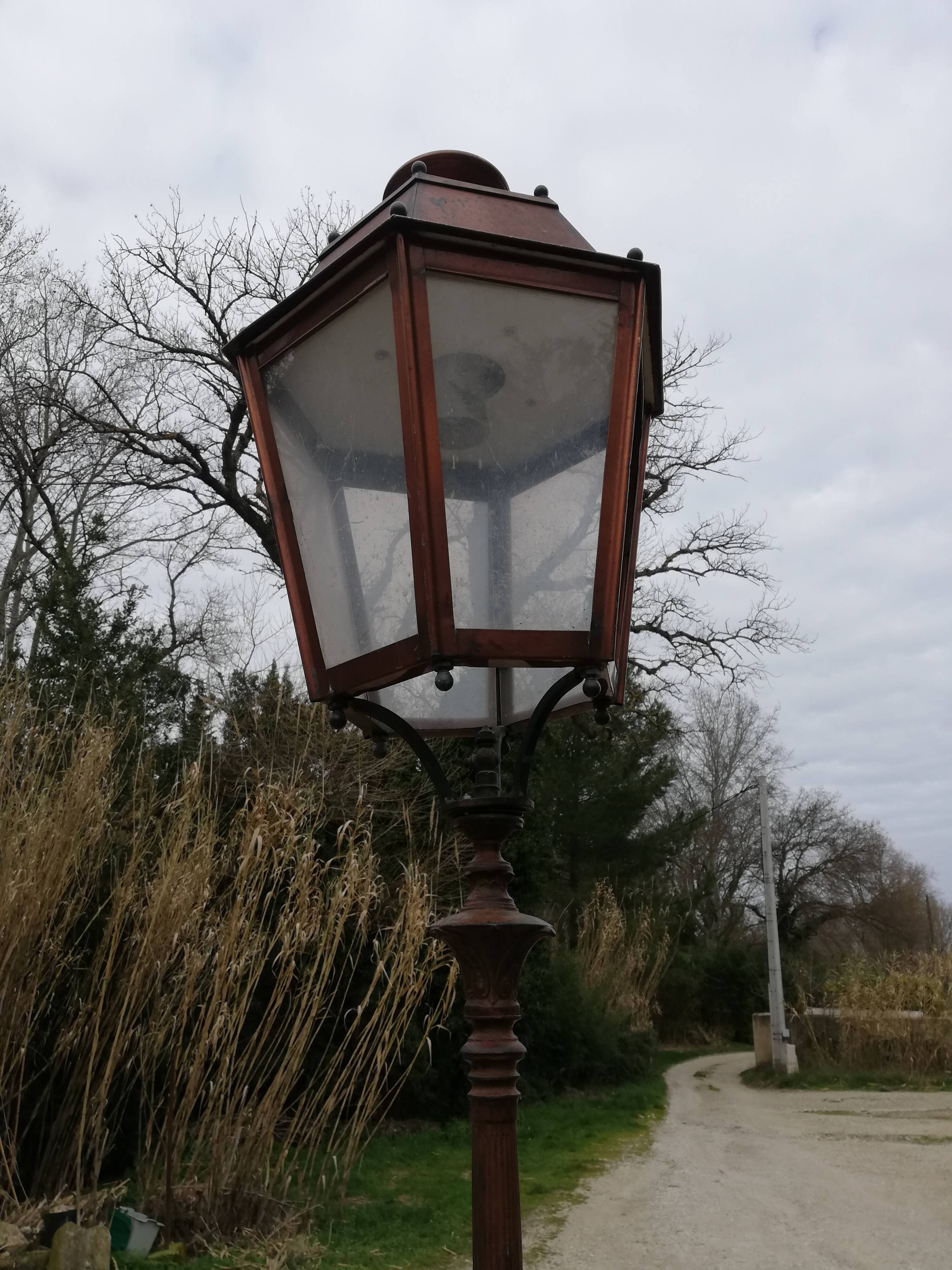 Cast iron exterior lamppost
