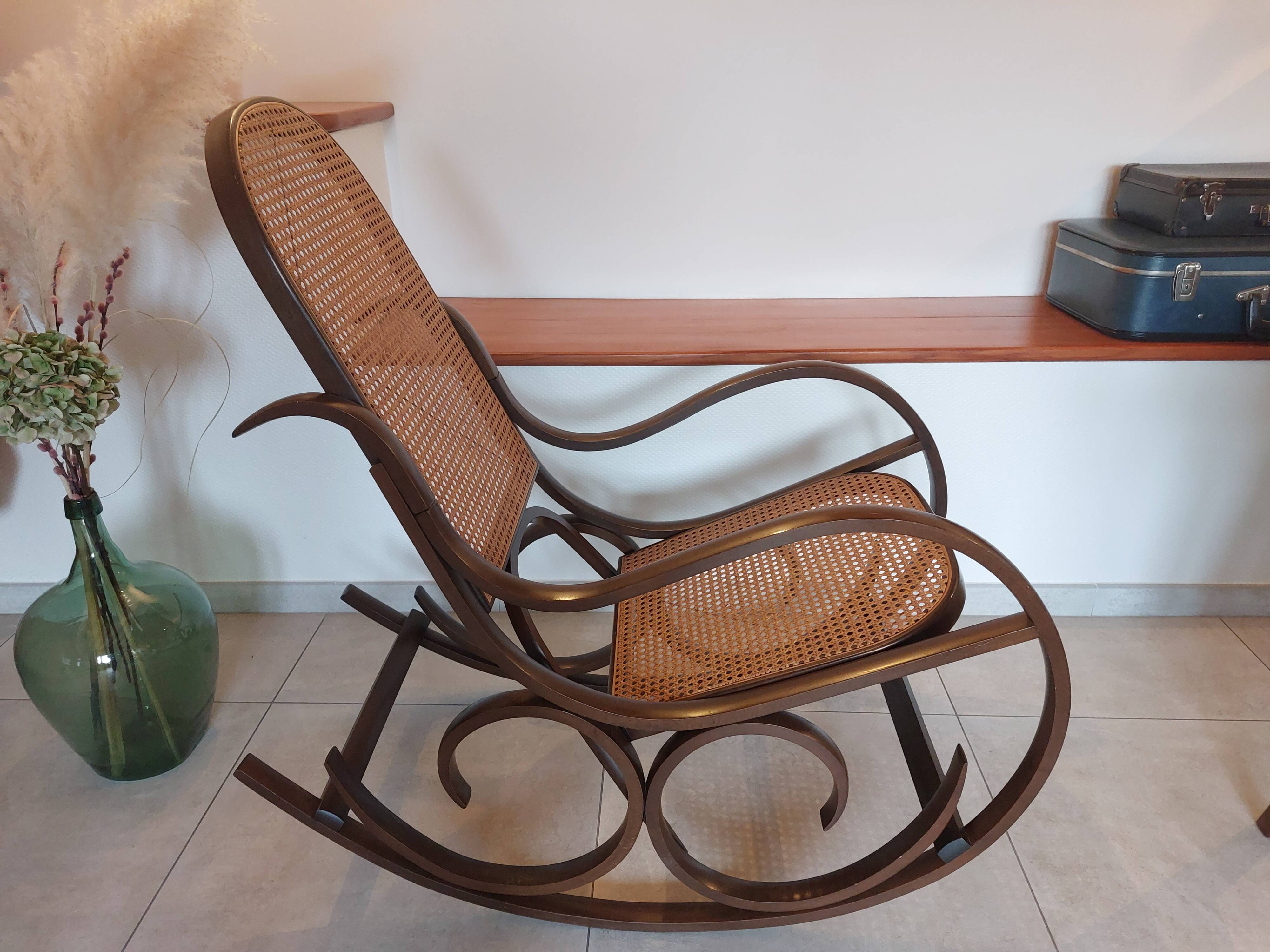 Rocking-chair en bois courbé