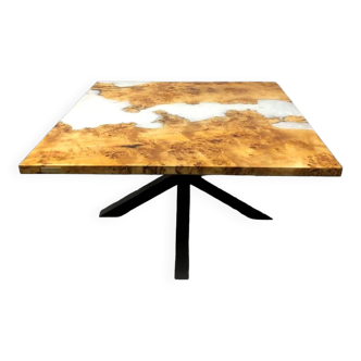 Designer table in epoxy resin and solid wood