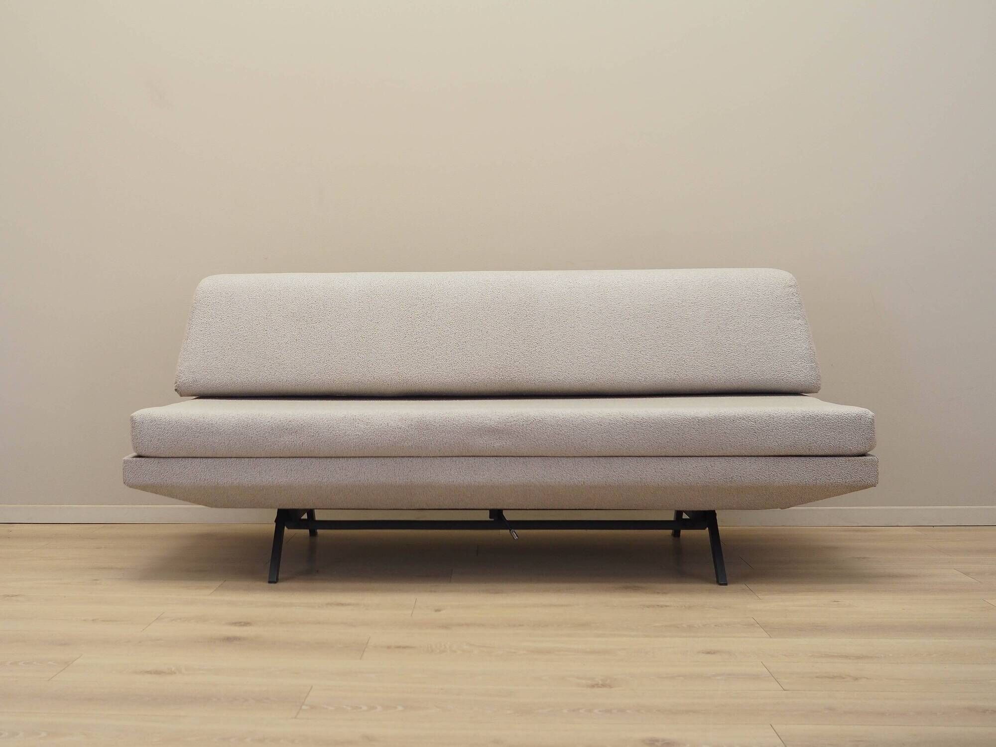 Daybed sofa, Italian design, 1970s, manufactured: Italy