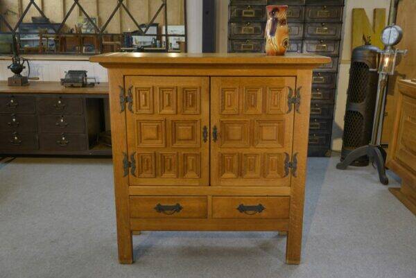 Armoire 2 portes 2 tiroirs en chêne massif et fer forgé style rustique 1960’s