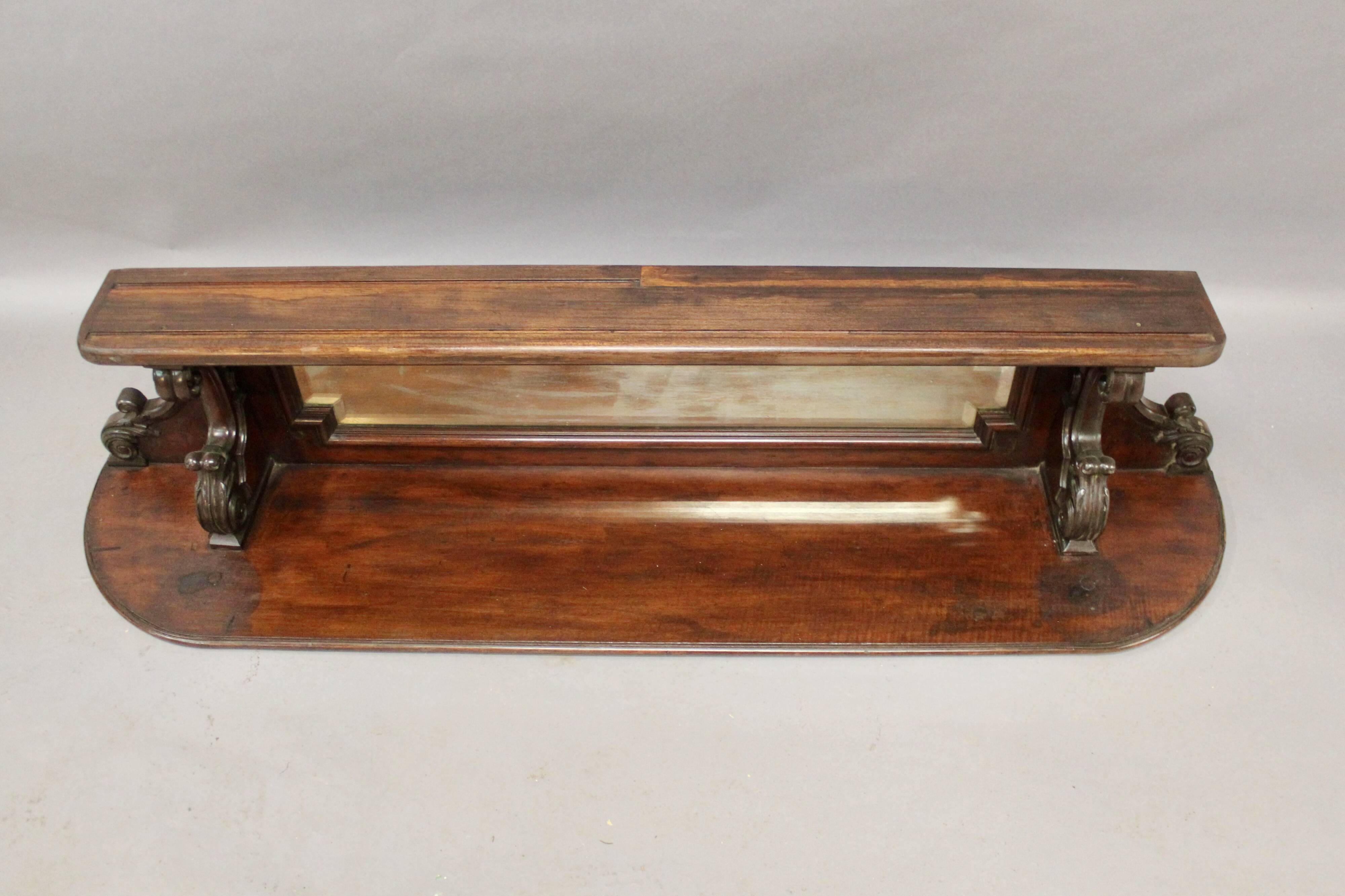 Etagère de présentation avec miroir biseauté