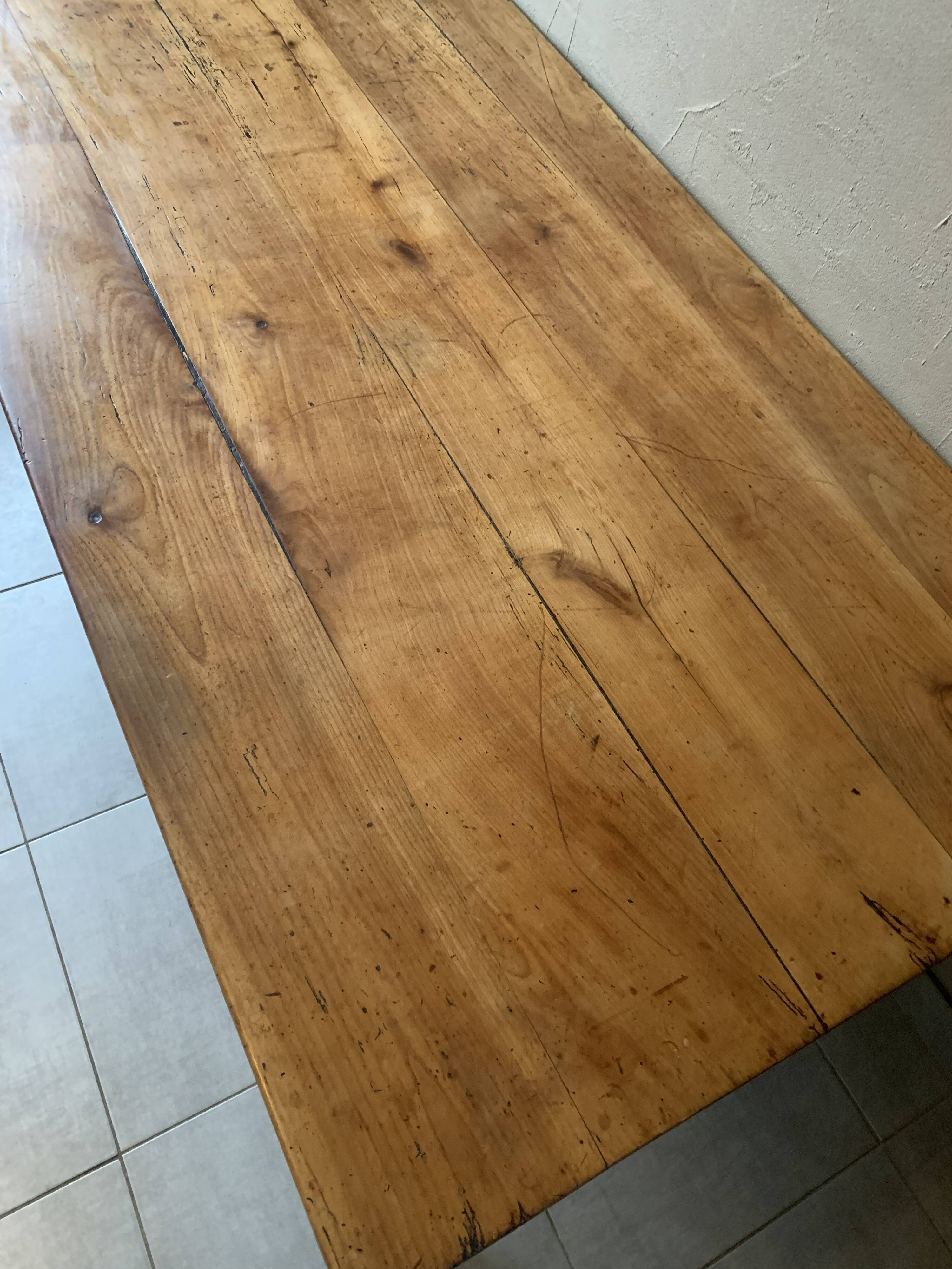 Large vintage farmhouse table from the 50s in solid wood (oak)