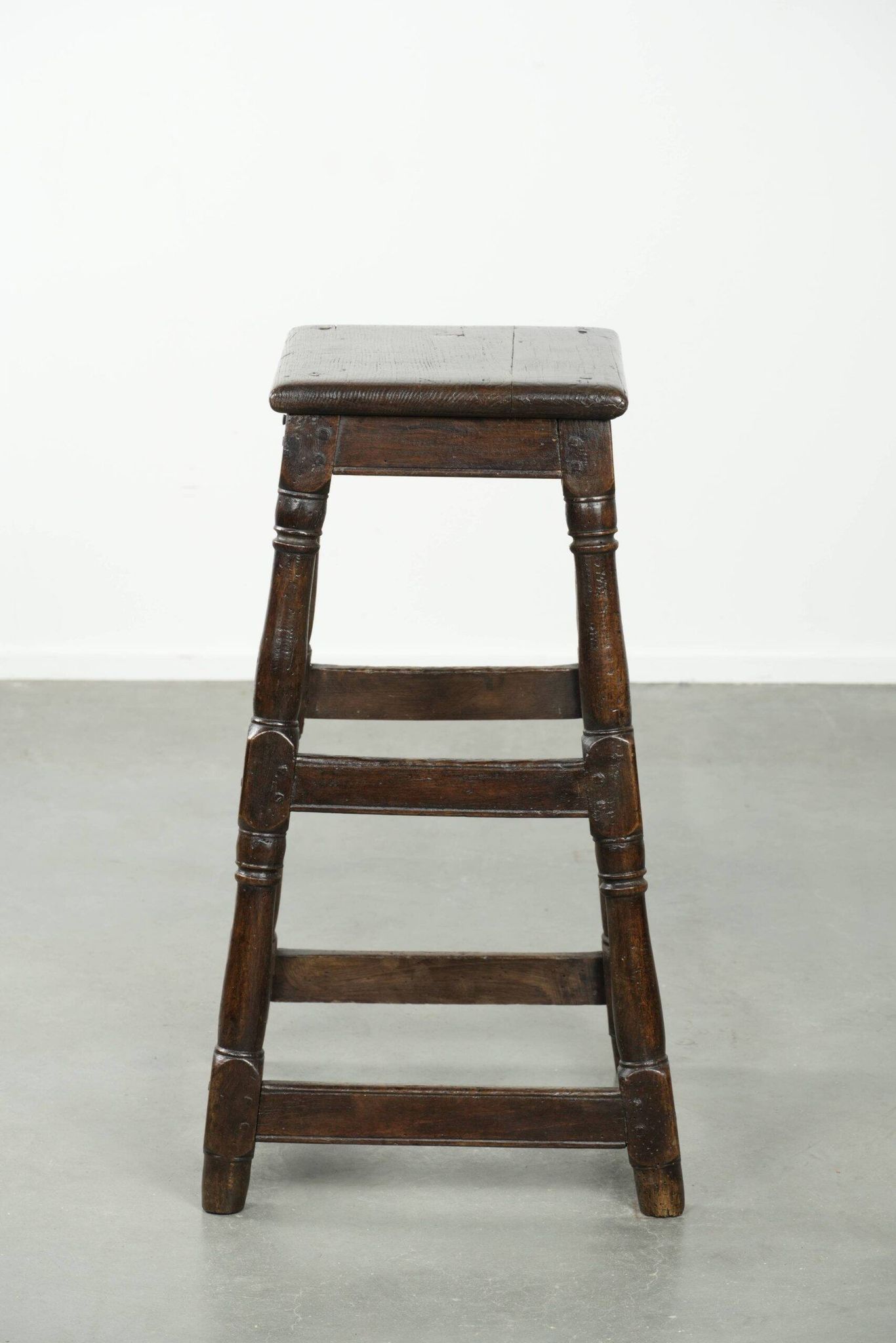 Tabouret en chêne anglais ancien / tabouret à joints du XVIIIe siècle