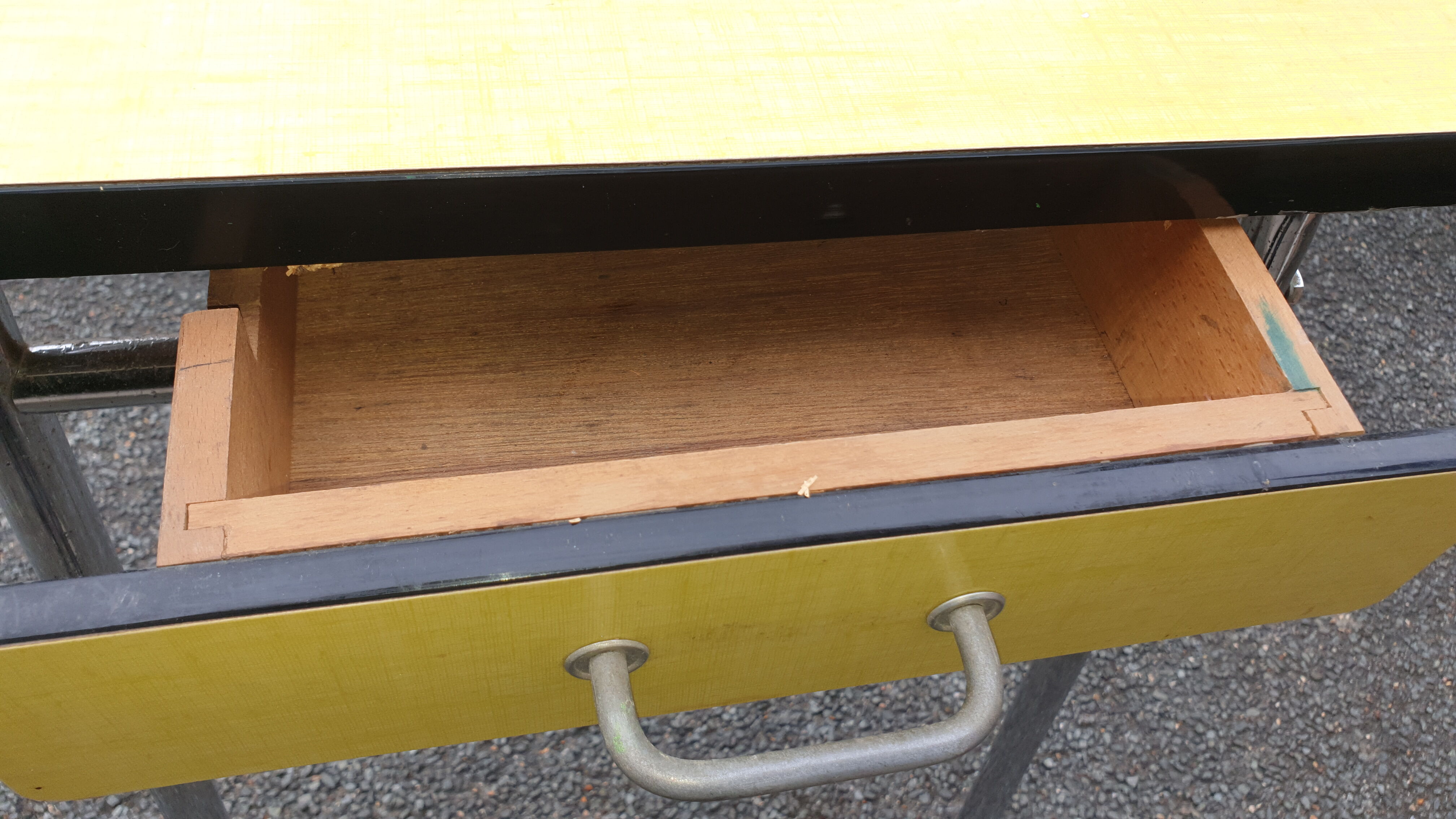 Table formica canary yellow sixties seventies